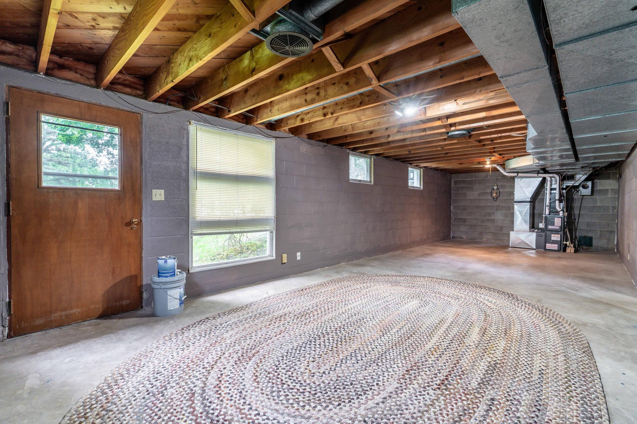 2814 Lakeview Drive