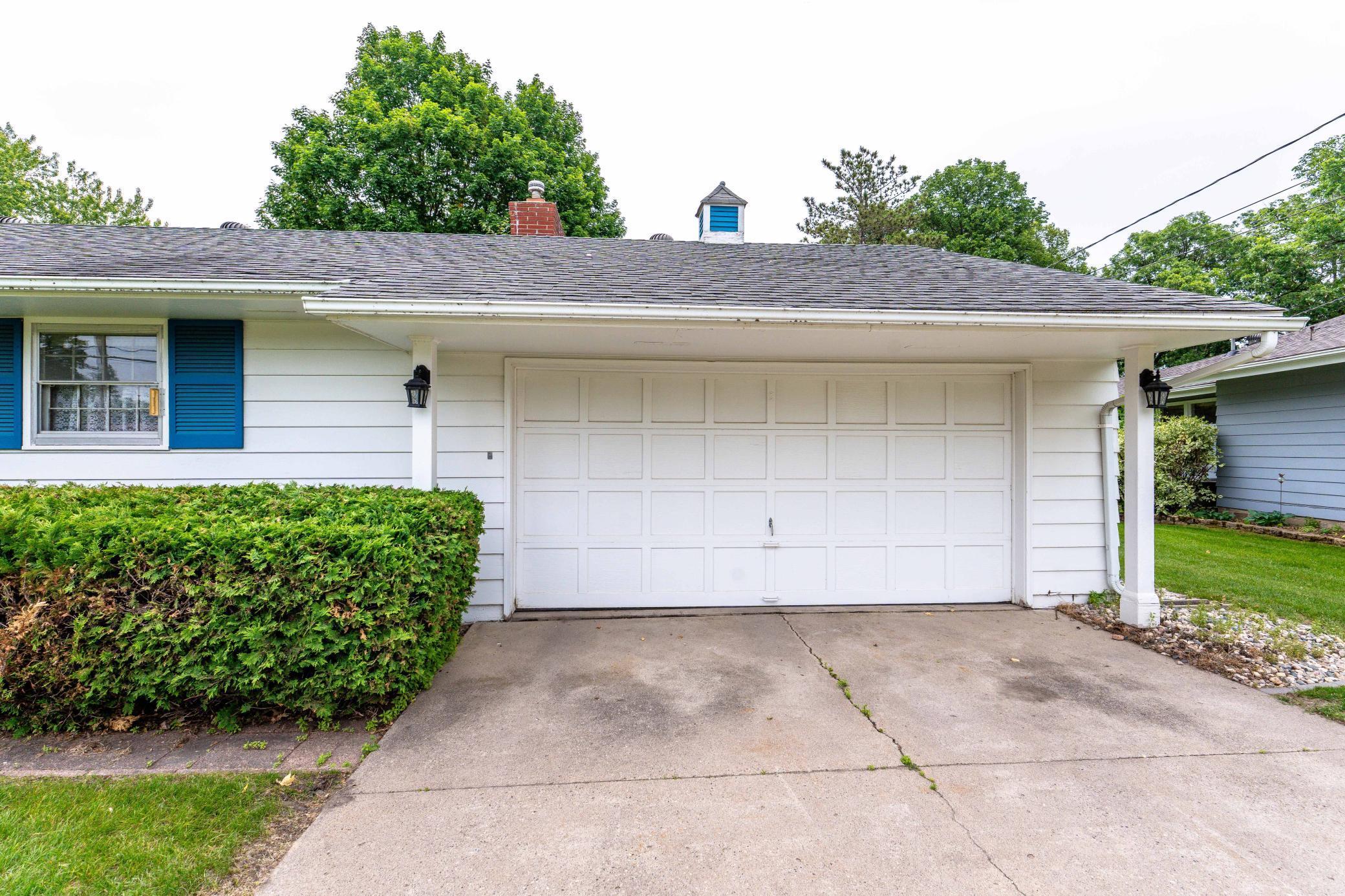 2814 Lakeview Drive