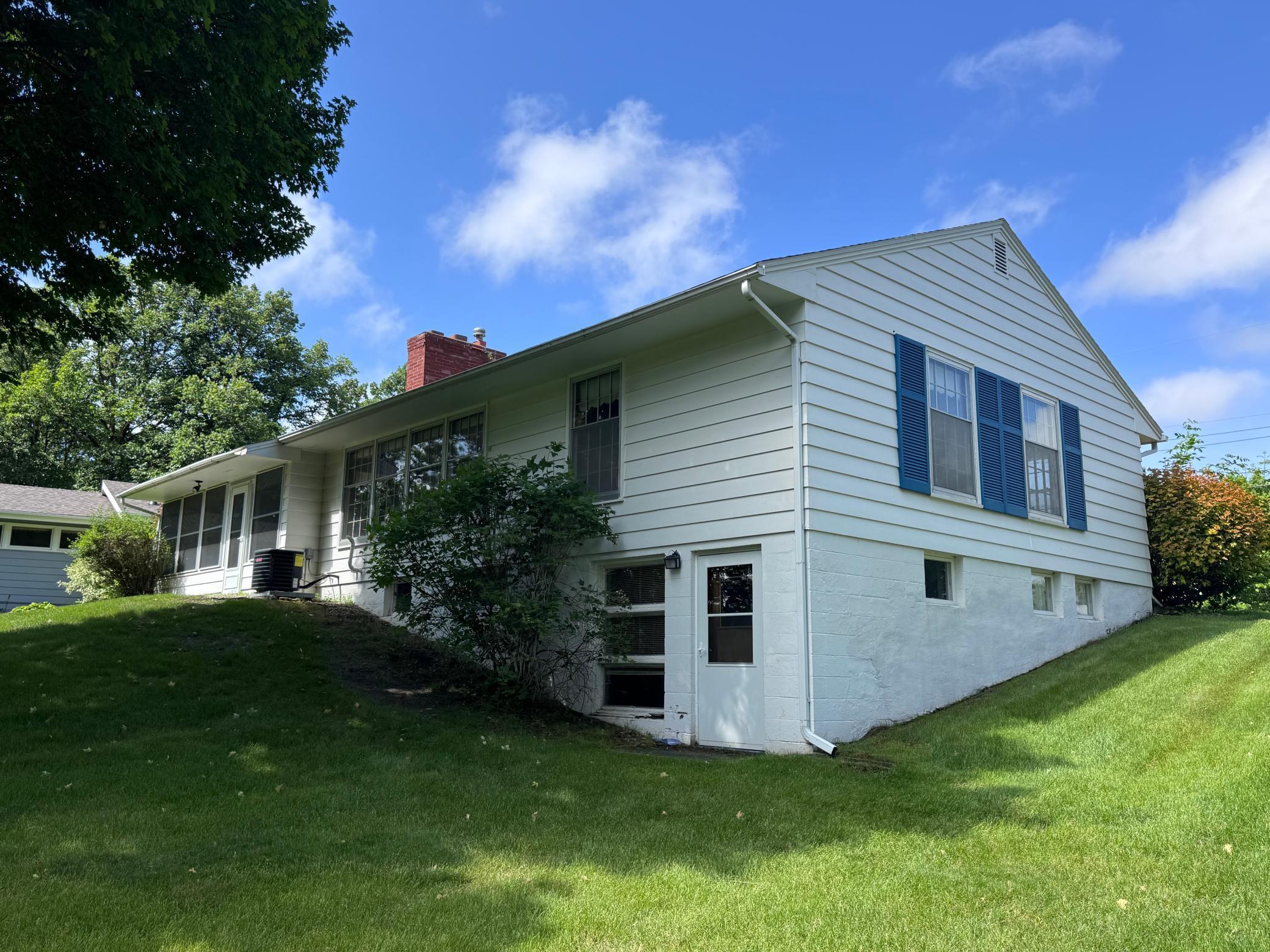 2814 Lakeview Drive