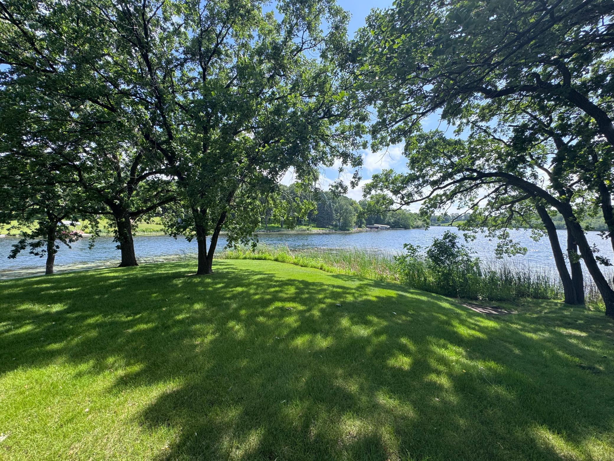 2814 Lakeview Drive