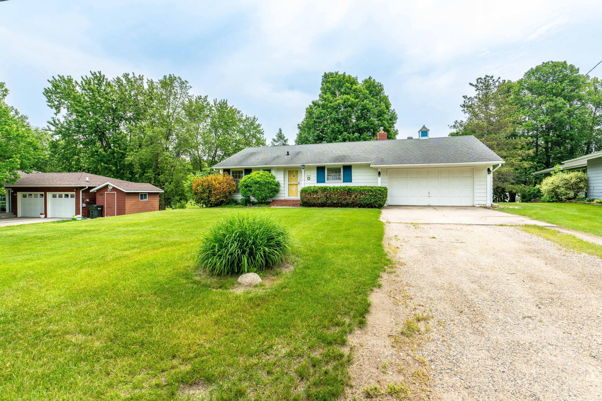 2814 Lakeview Drive