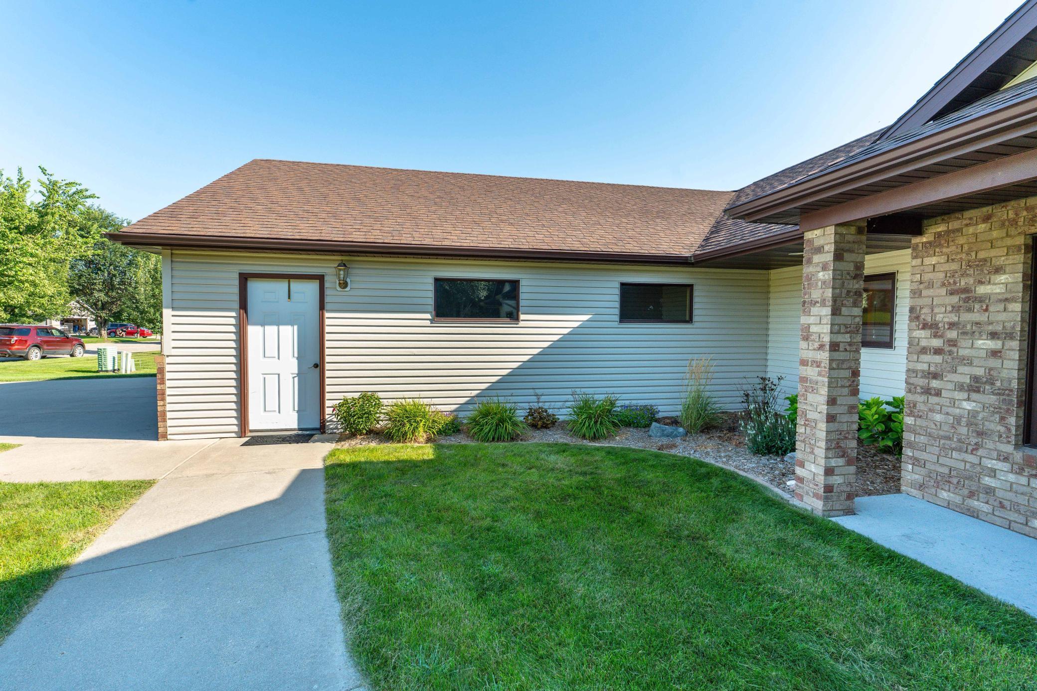 1502 Viking Court