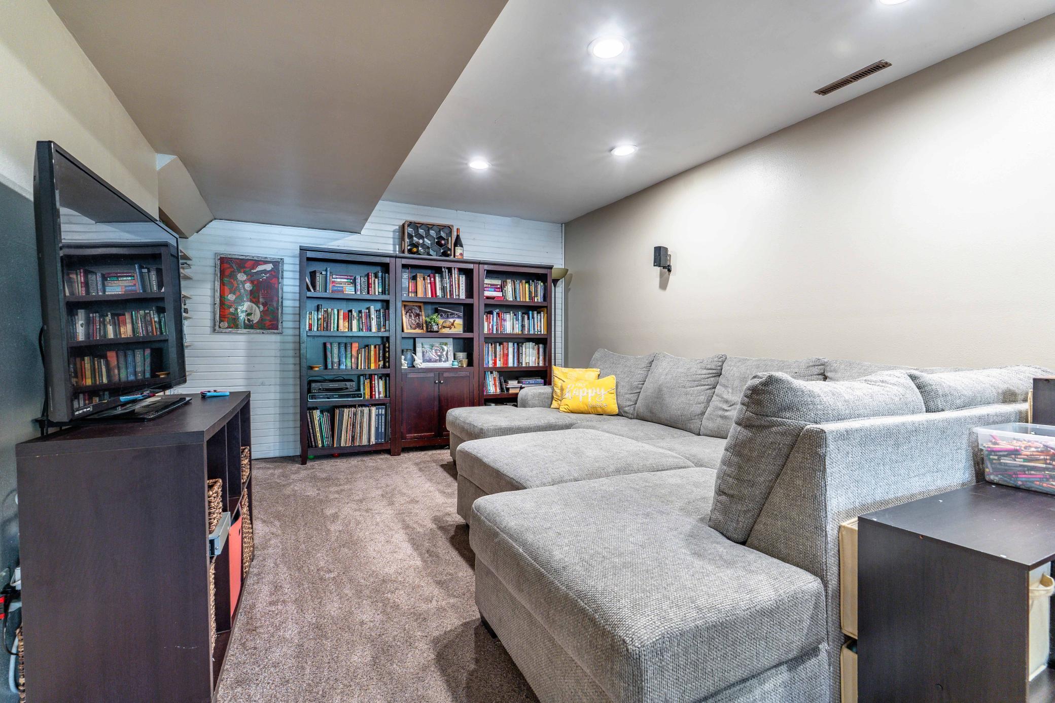 620 W 7th Avenue