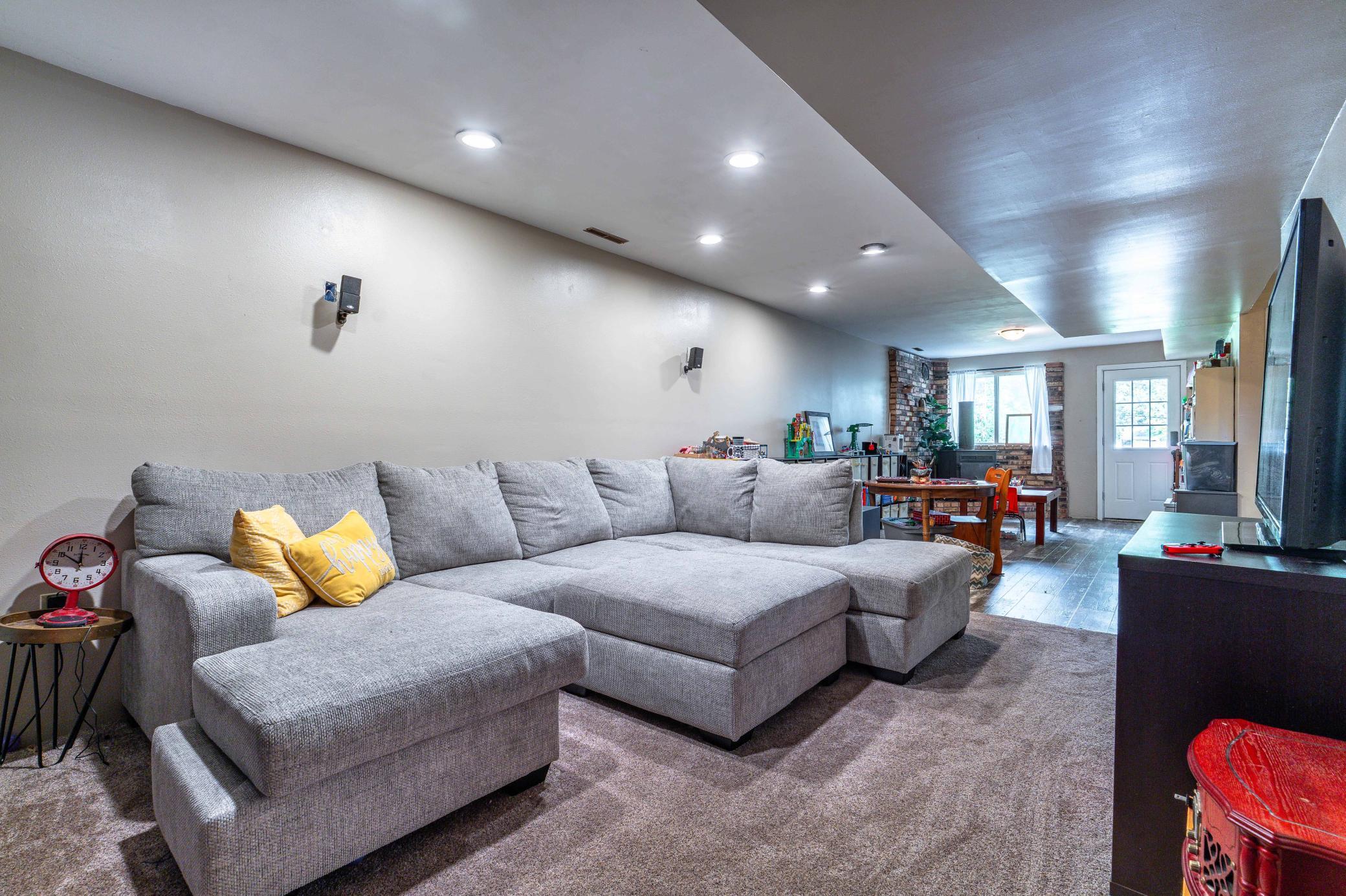 620 W 7th Avenue