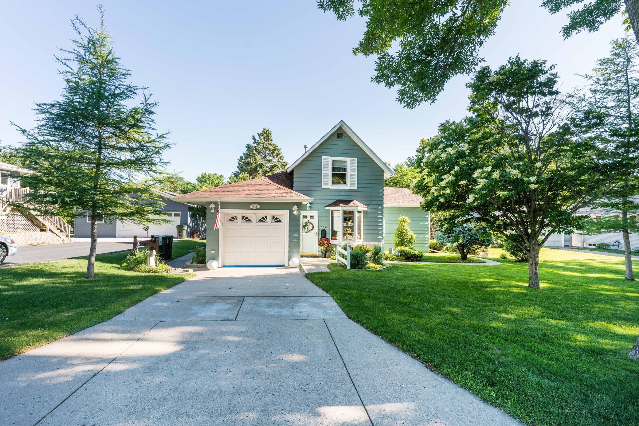 526 W Douglas Avenue