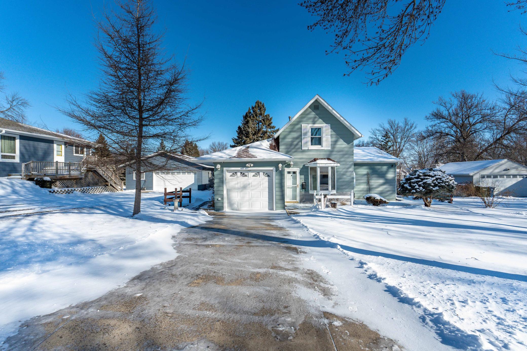 526 W Douglas Avenue