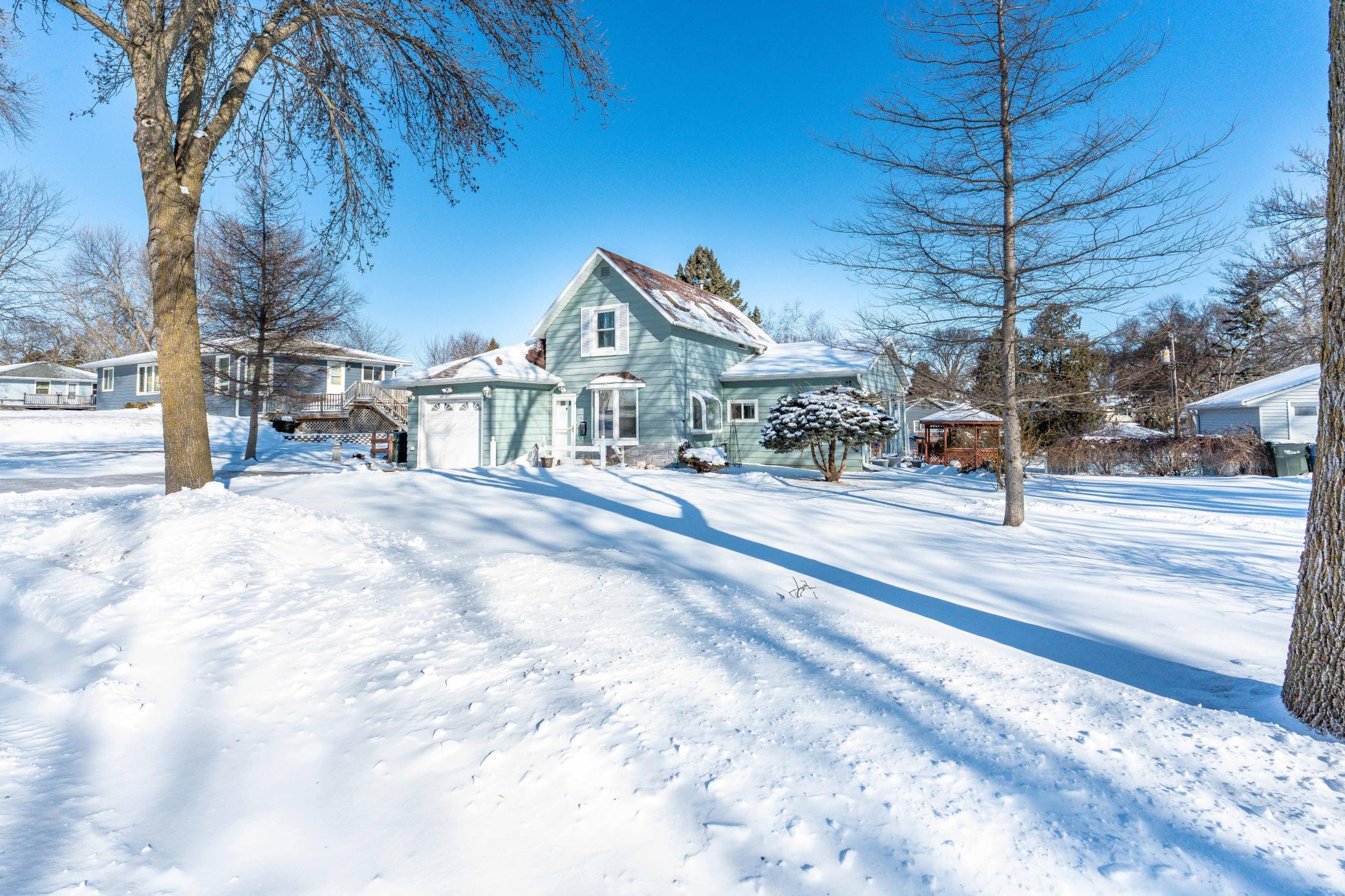 526 W Douglas Avenue