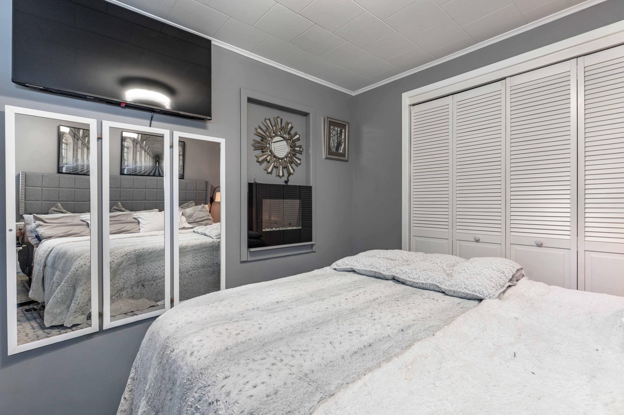 526 W Douglas Avenue