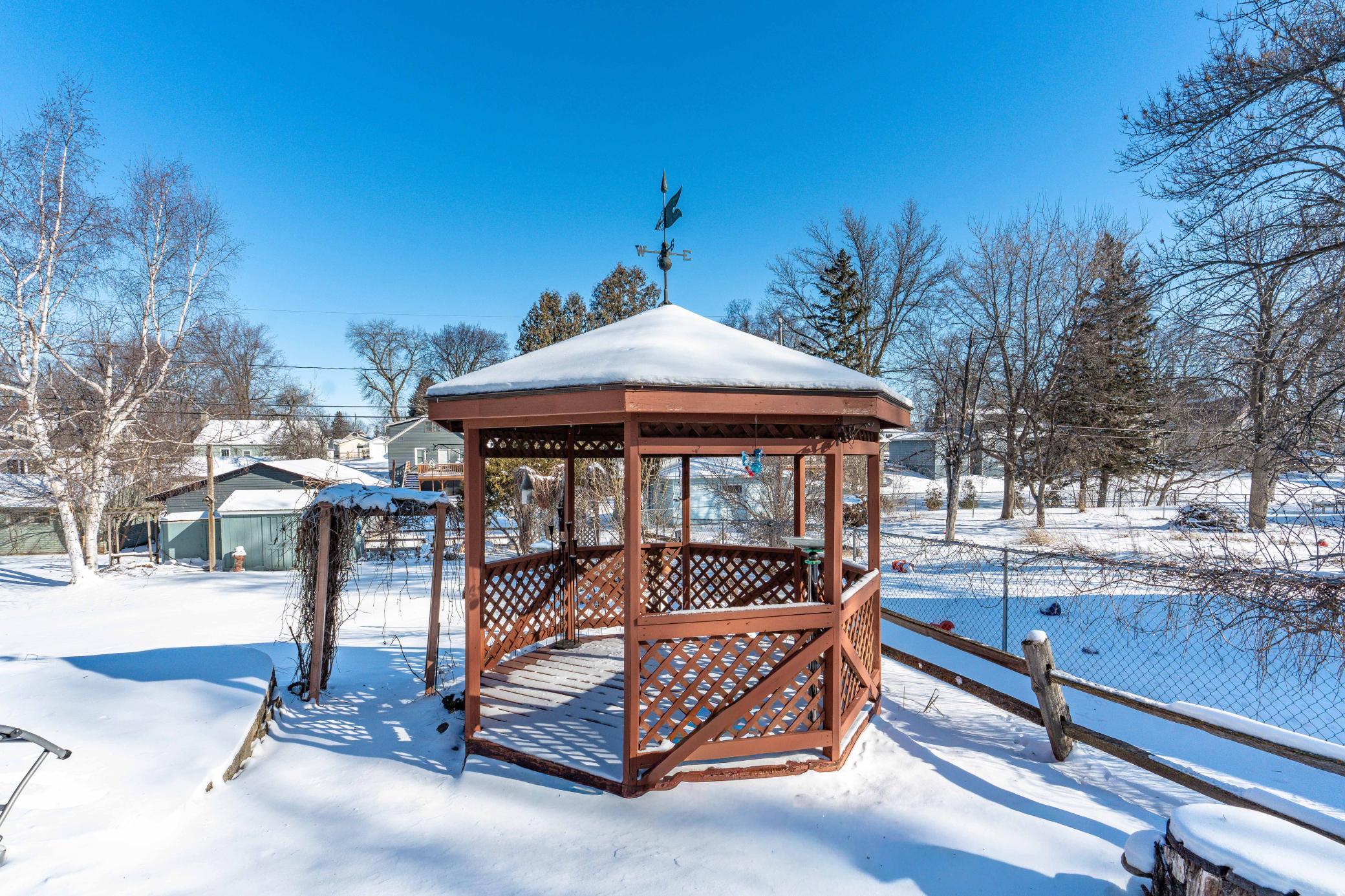 526 W Douglas Avenue