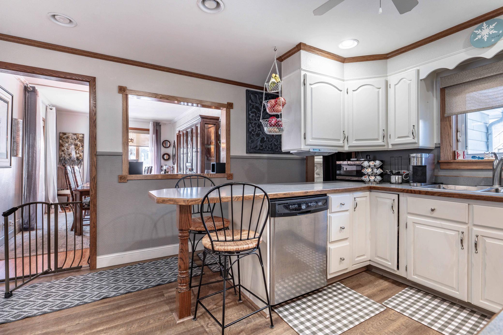 526 W Douglas Avenue