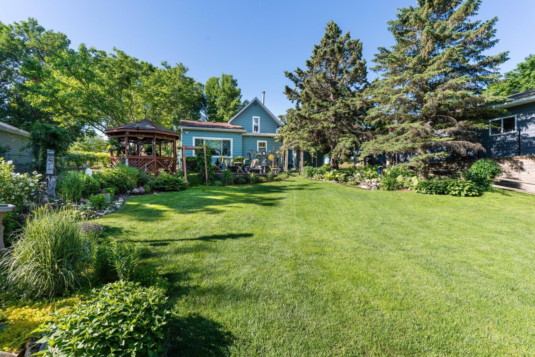 526 W Douglas Avenue