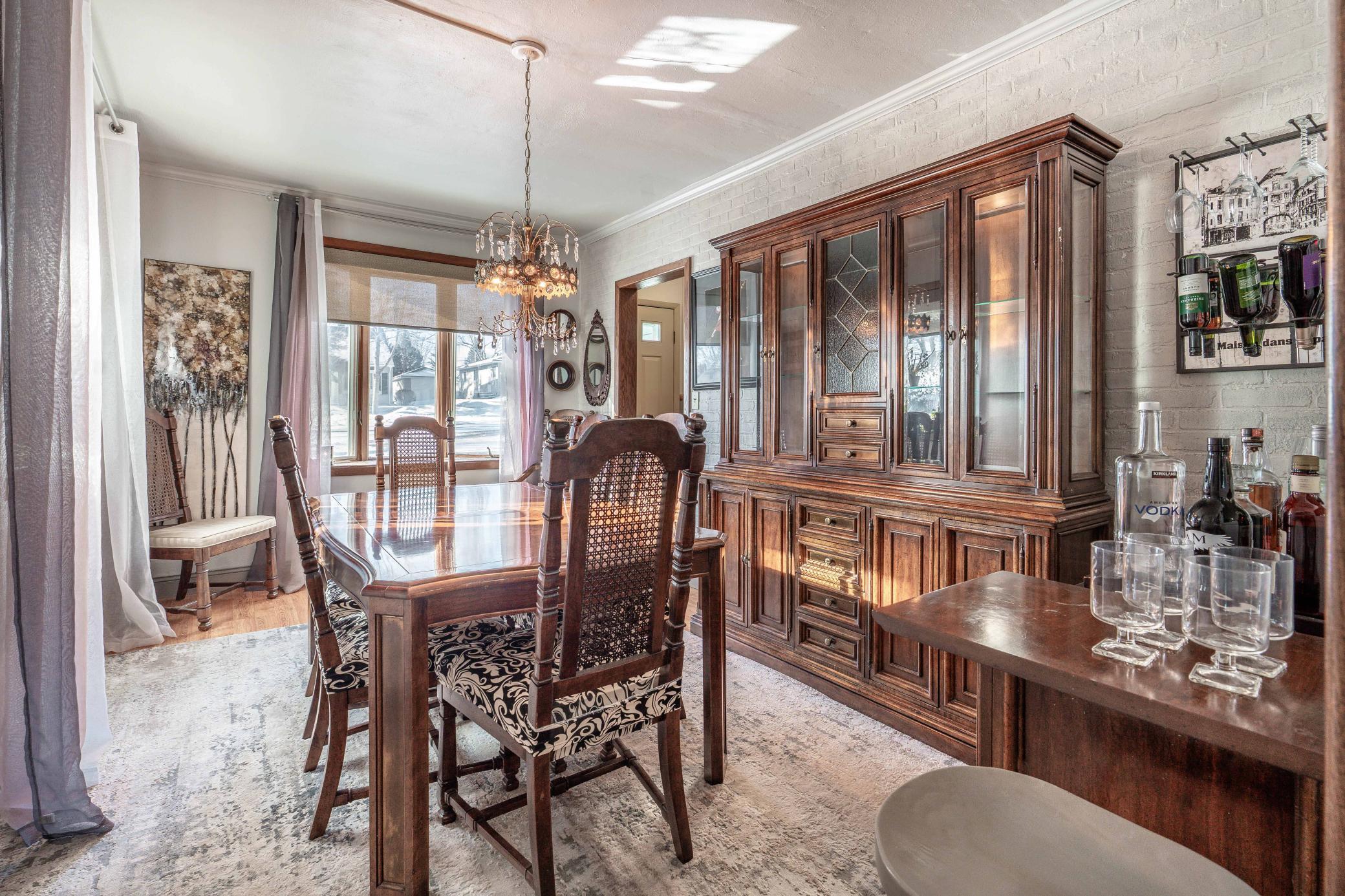 526 W Douglas Avenue