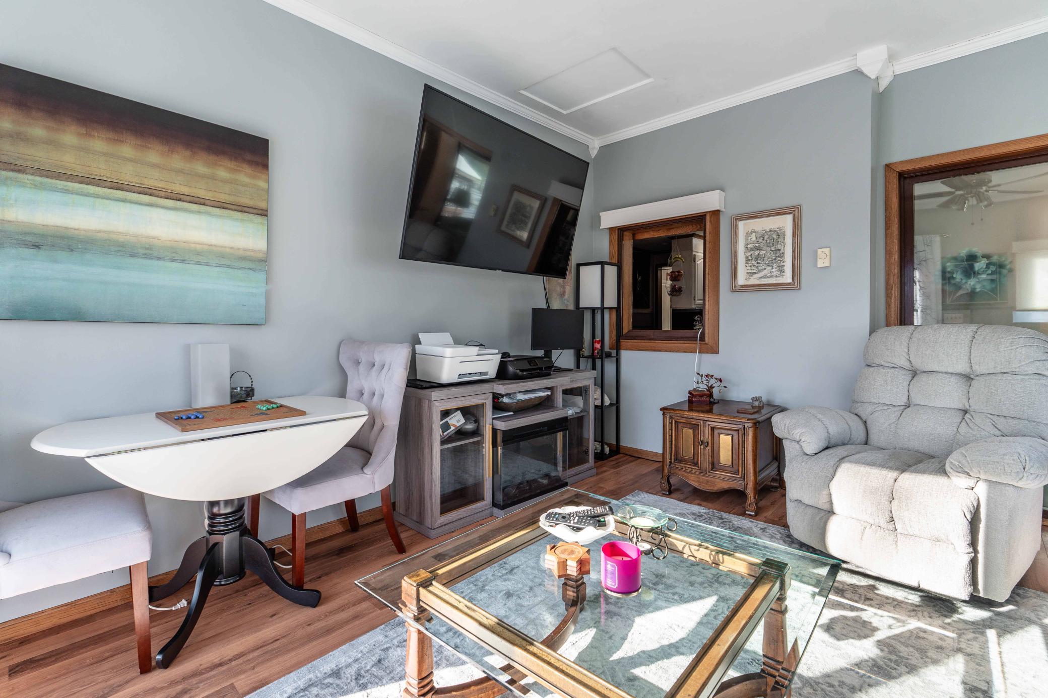 526 W Douglas Avenue