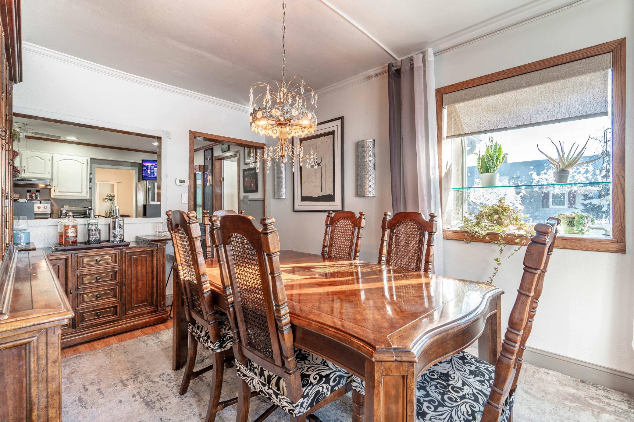 526 W Douglas Avenue