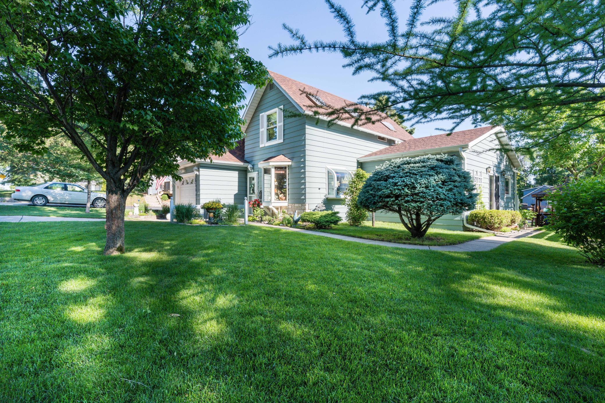 526 W Douglas Avenue