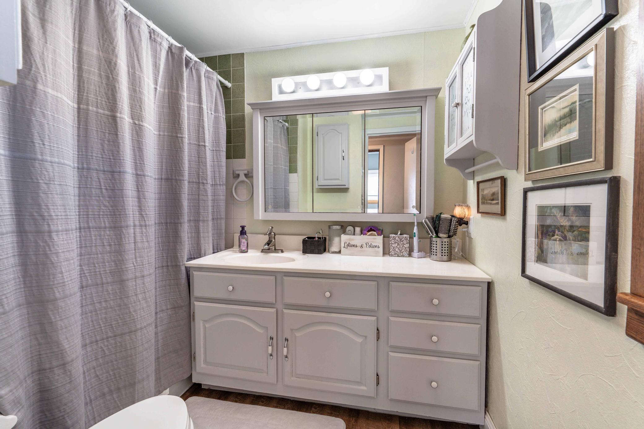 526 W Douglas Avenue