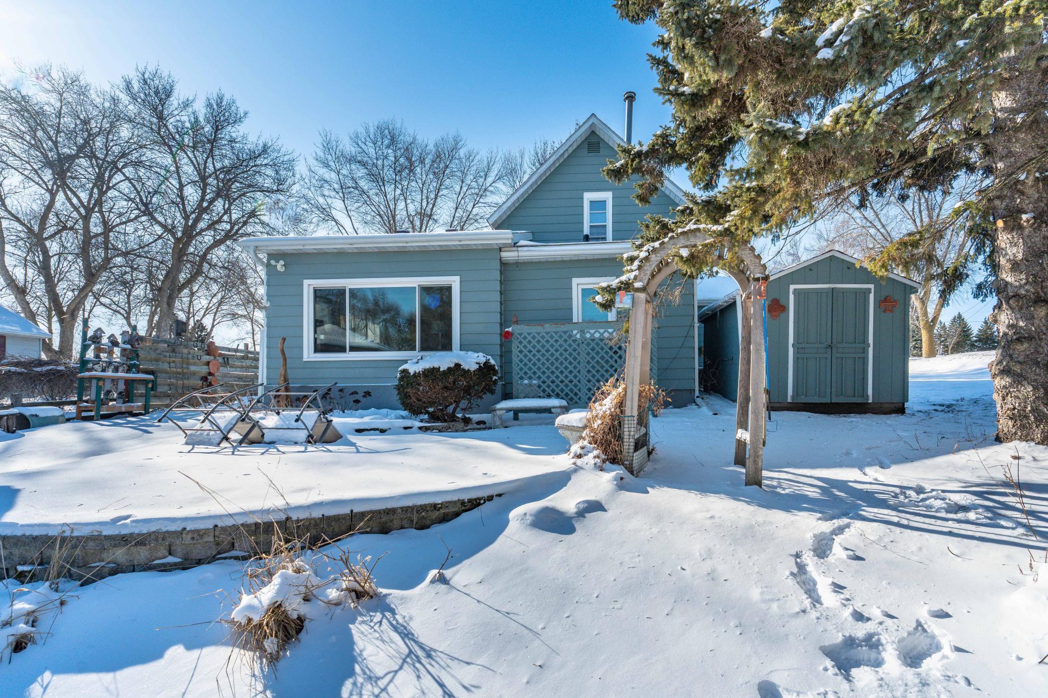 526 W Douglas Avenue