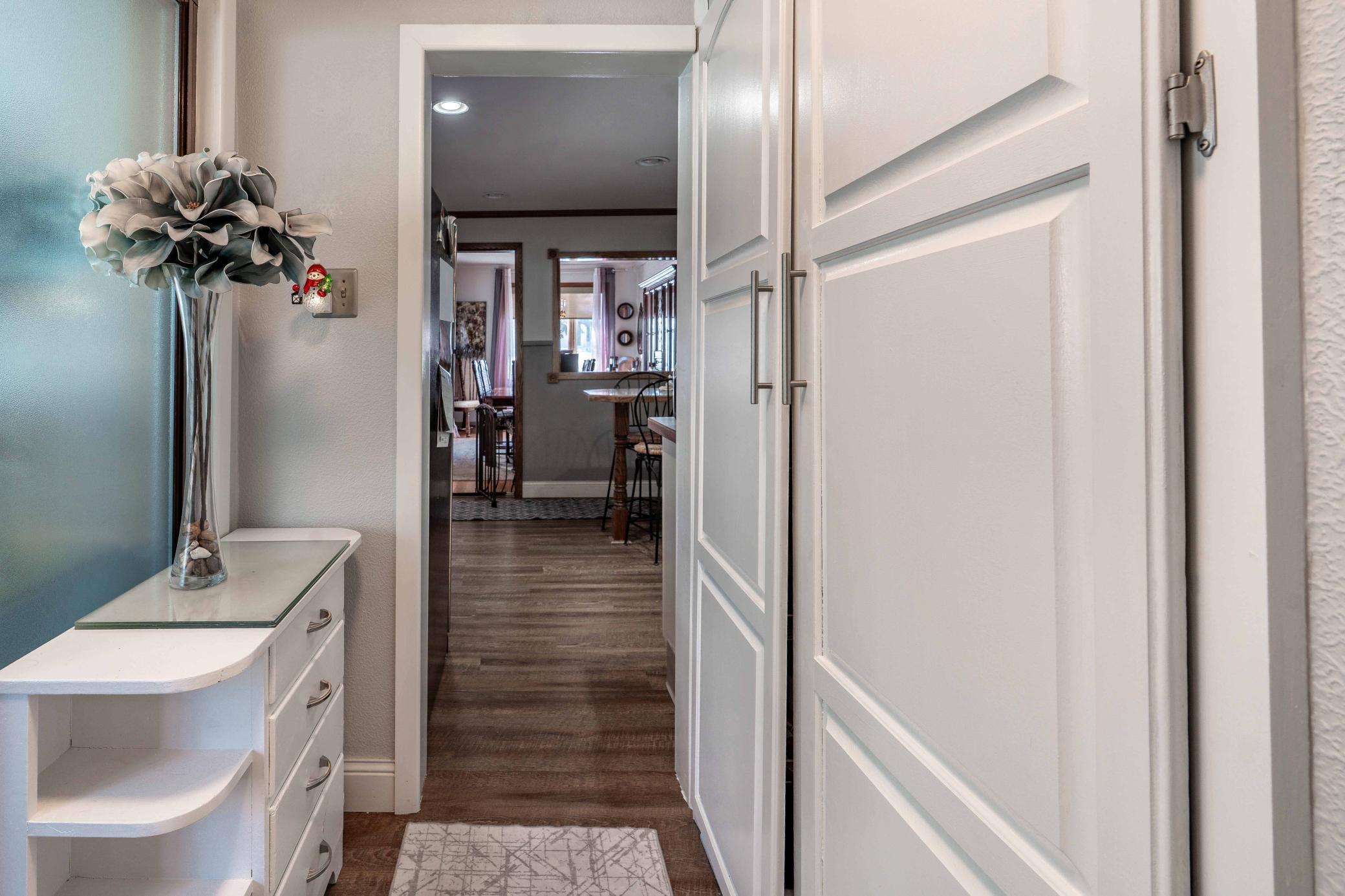 526 W Douglas Avenue