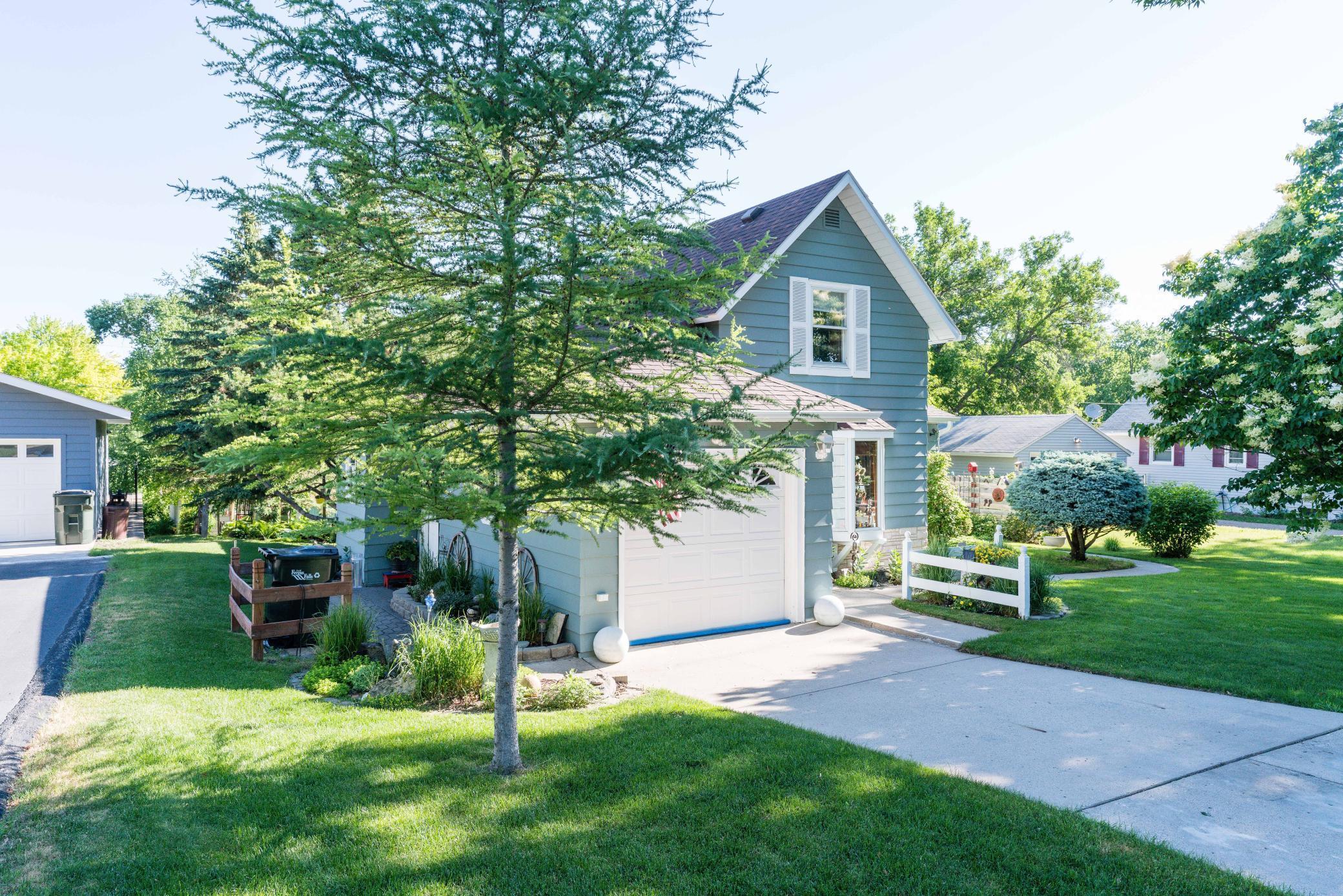 526 W Douglas Avenue