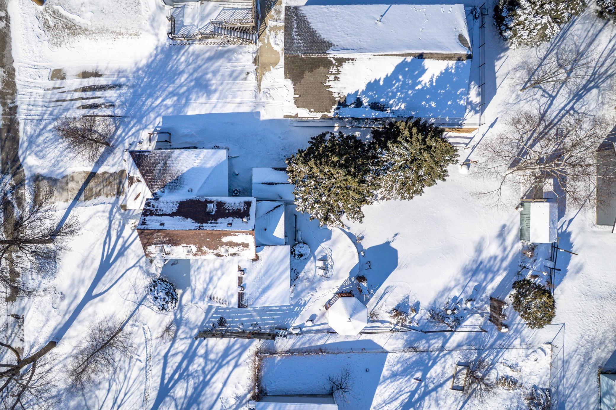 526 W Douglas Avenue