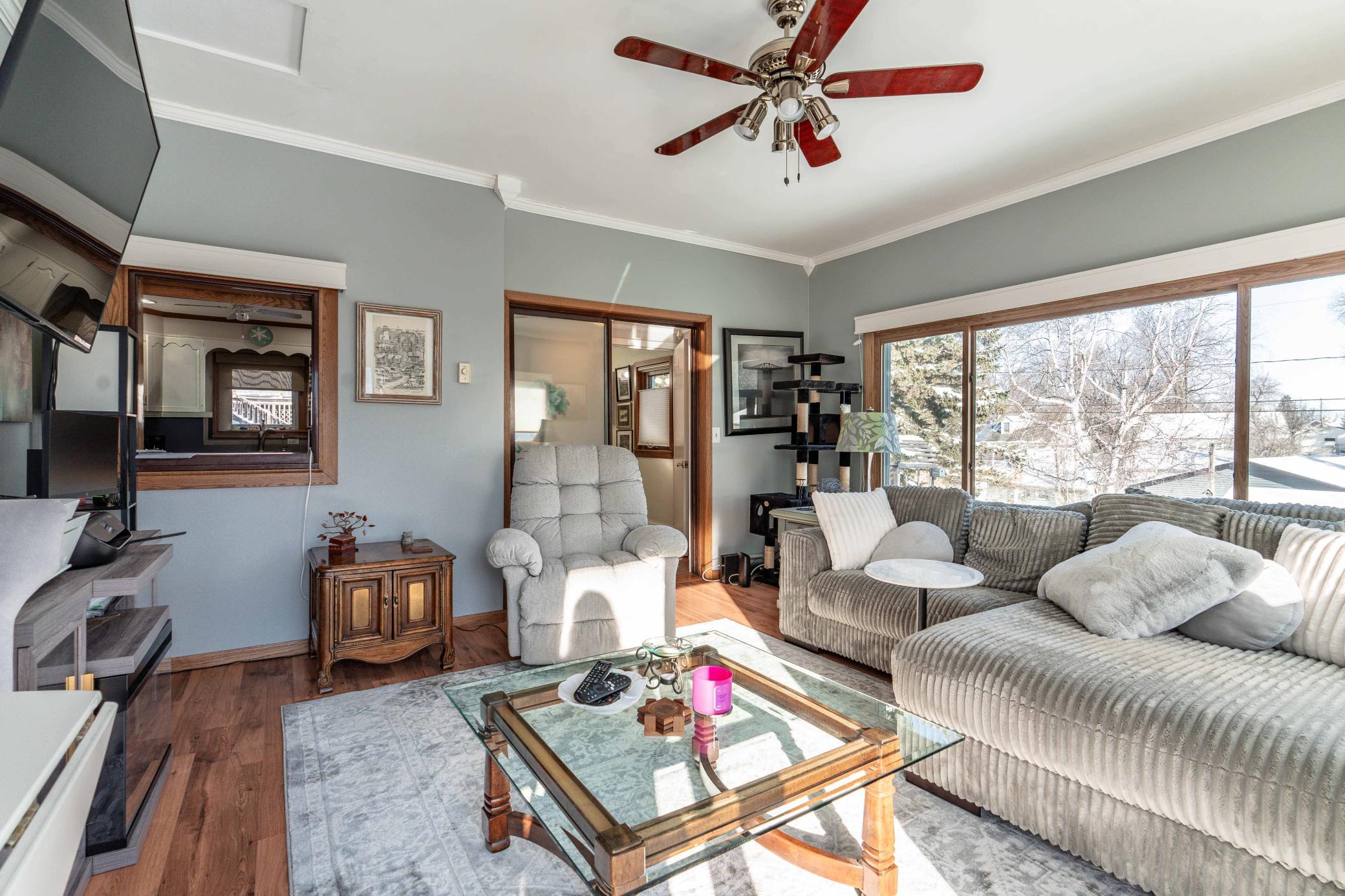 526 W Douglas Avenue