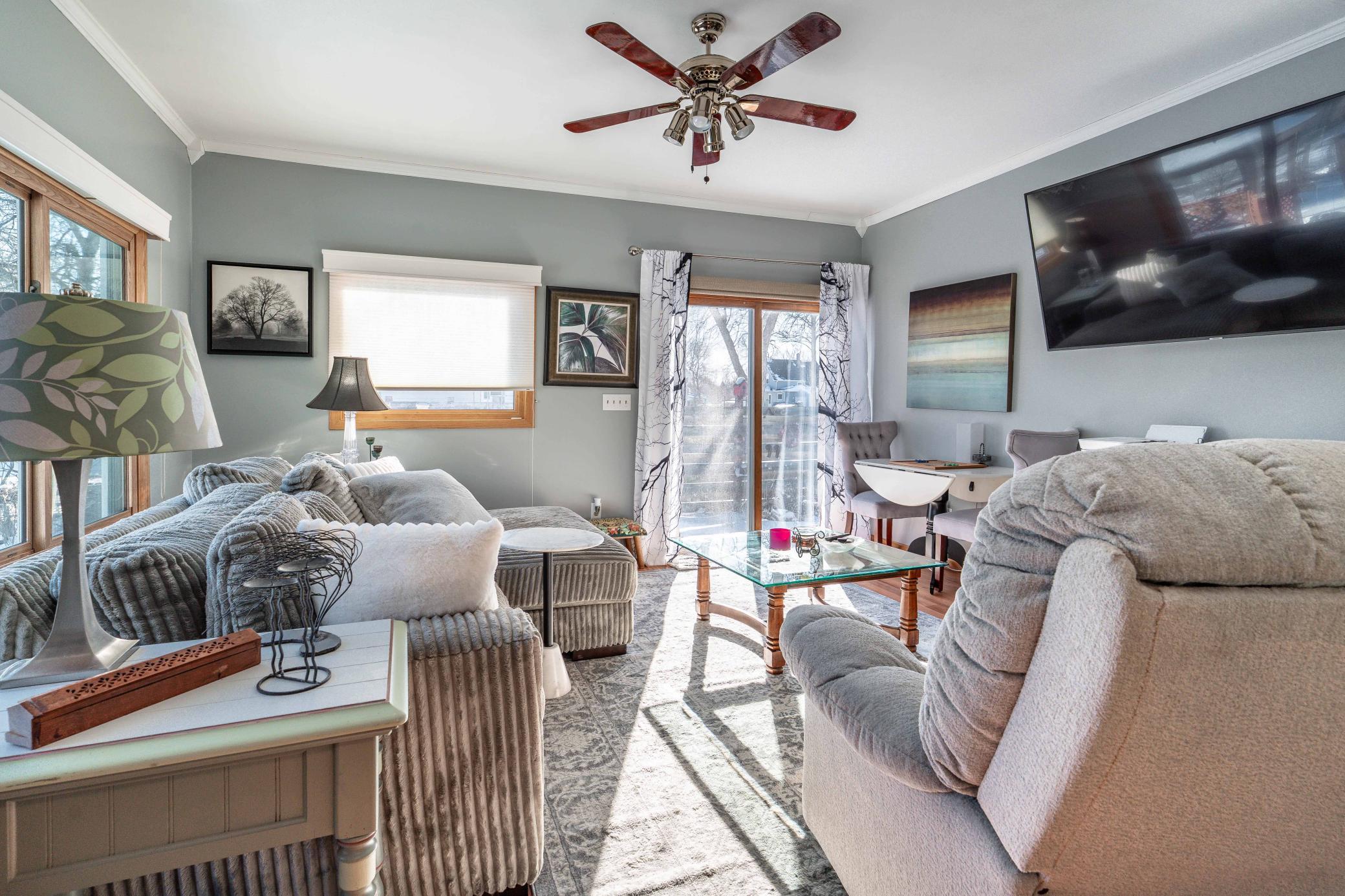 526 W Douglas Avenue