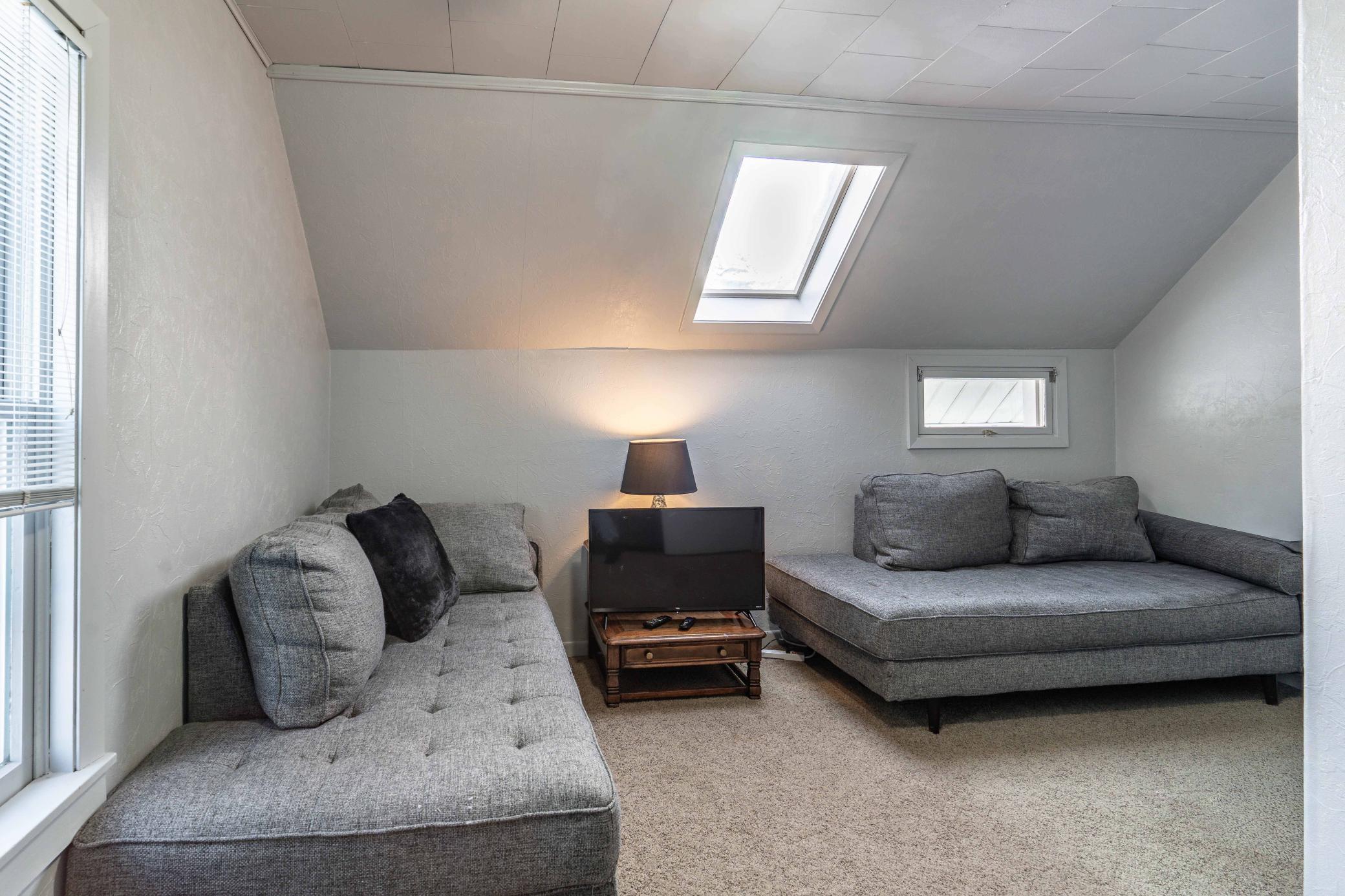 526 W Douglas Avenue