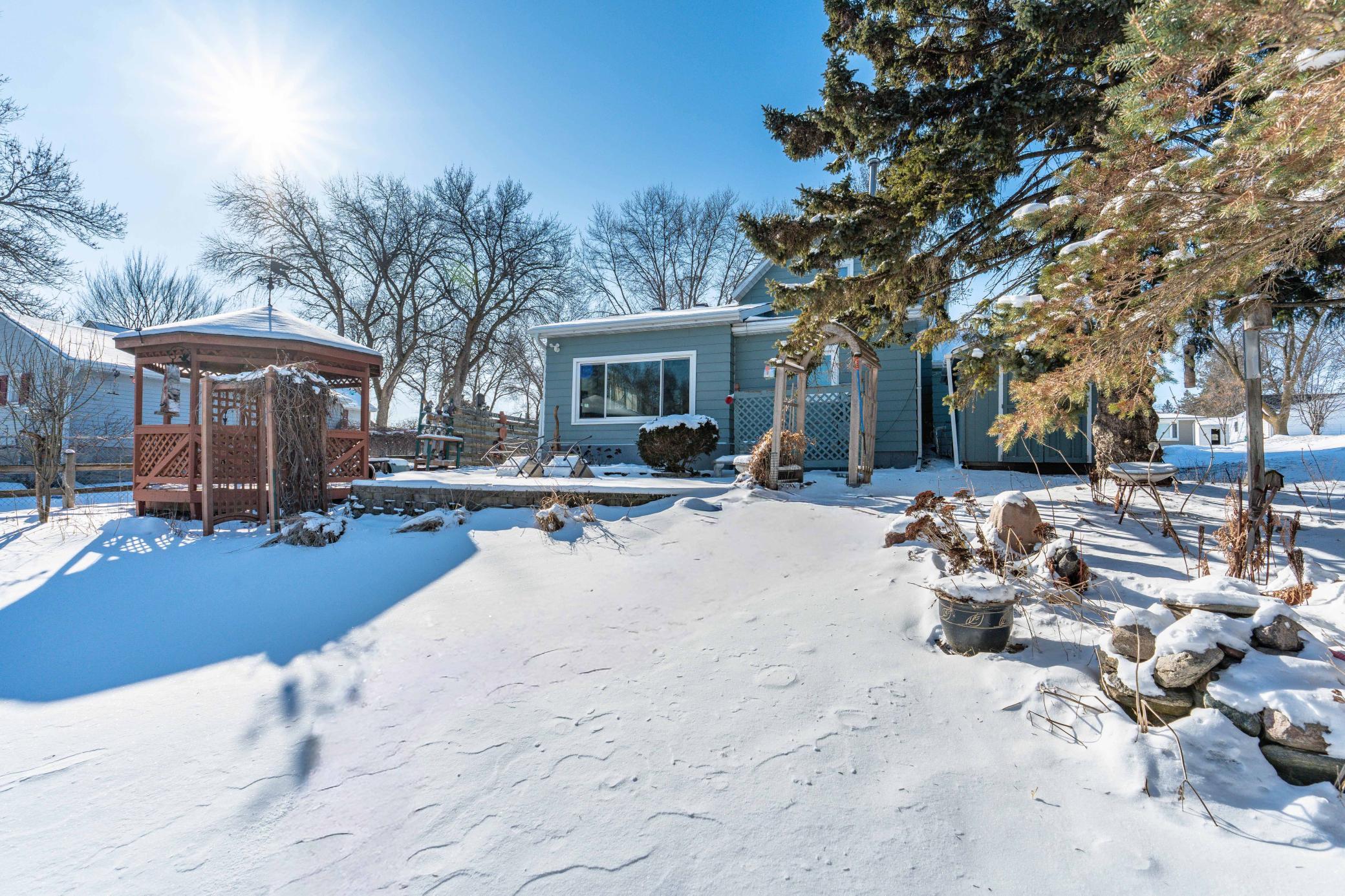 526 W Douglas Avenue