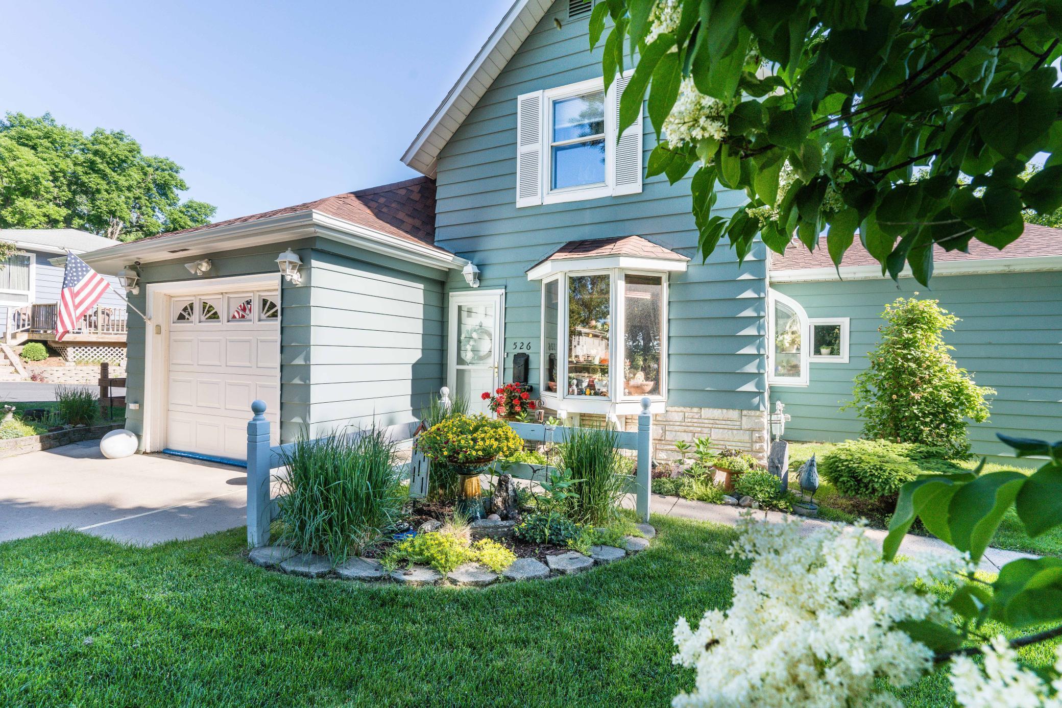 526 W Douglas Avenue