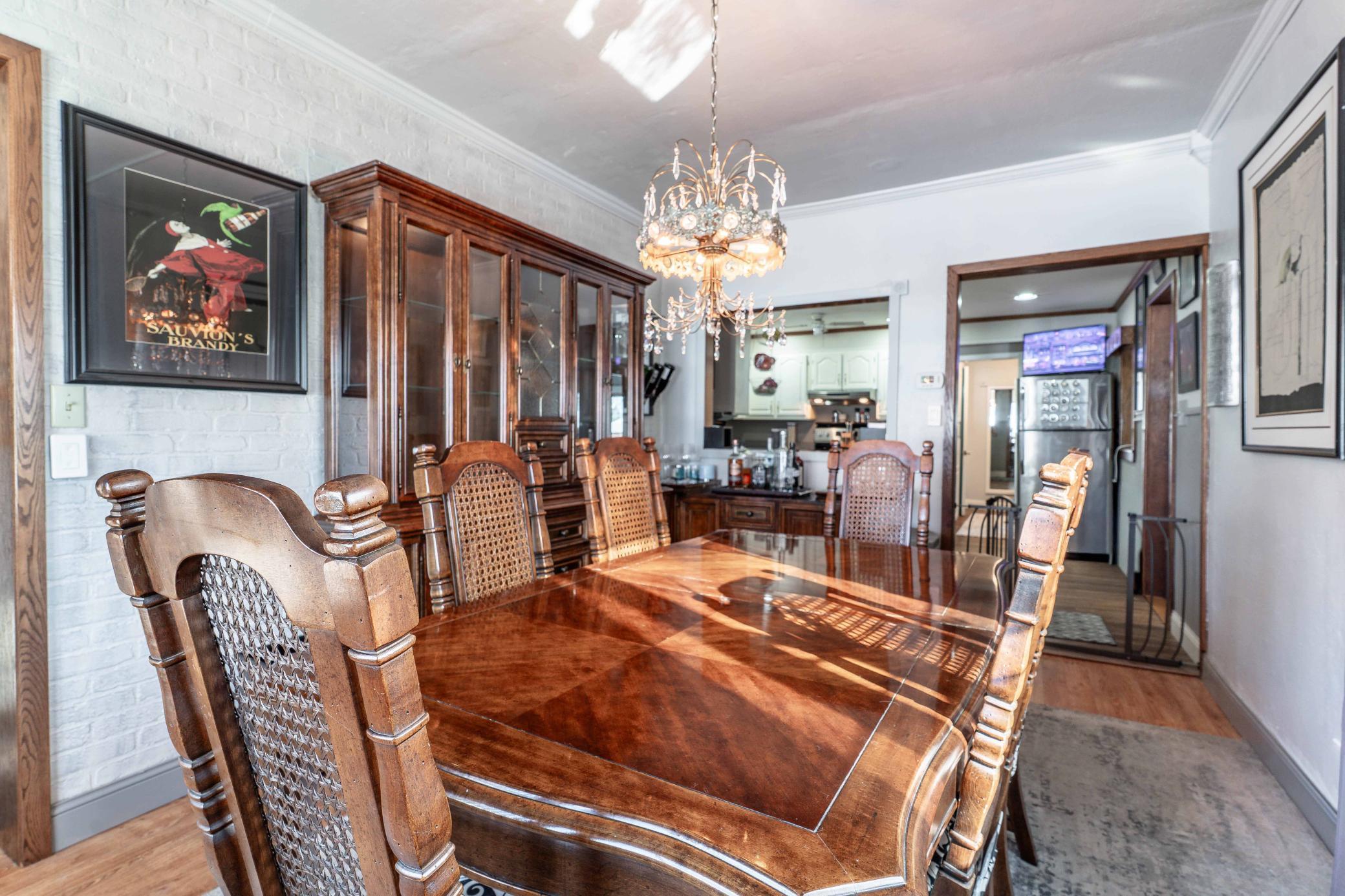 526 W Douglas Avenue