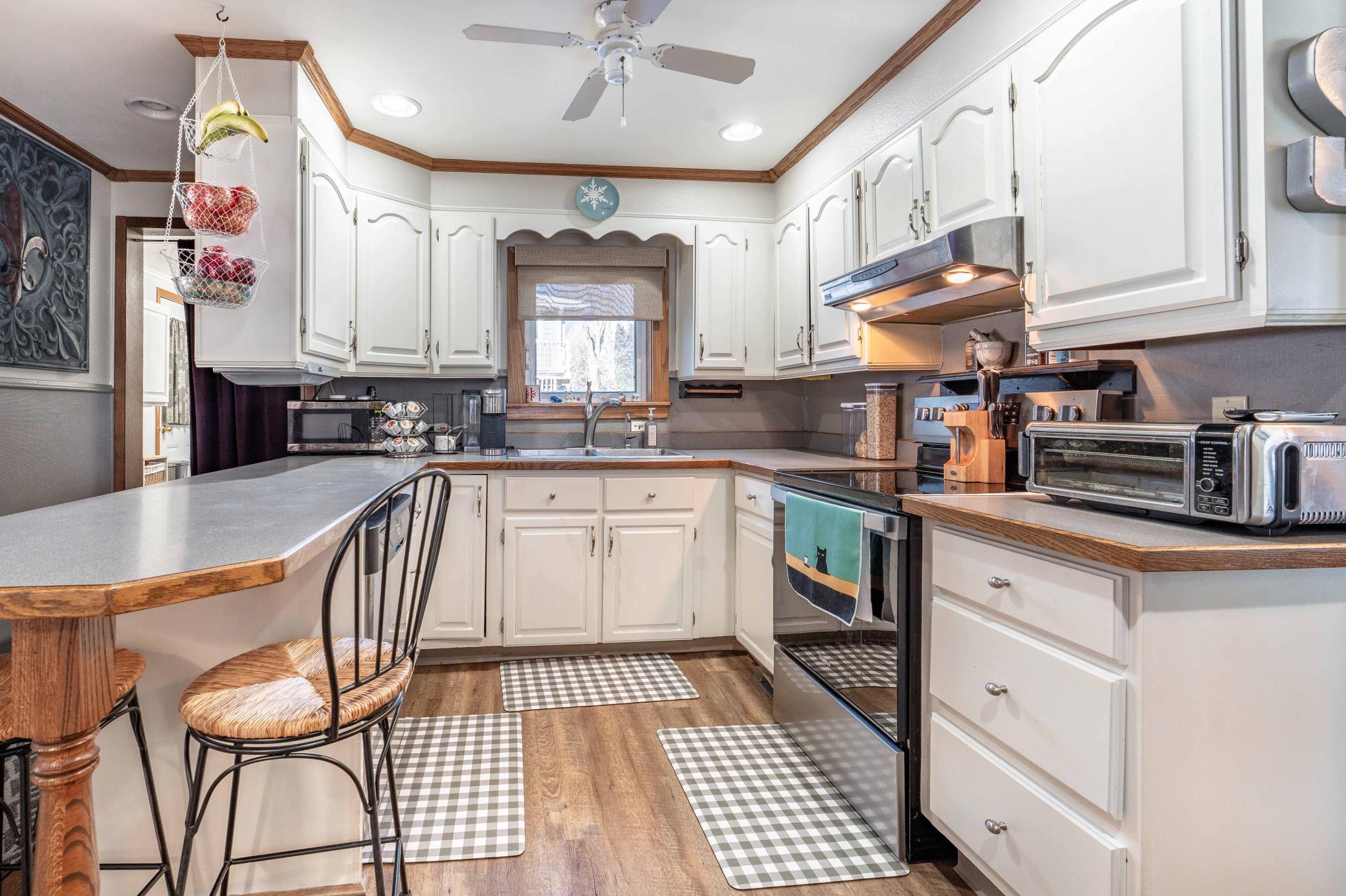 526 W Douglas Avenue