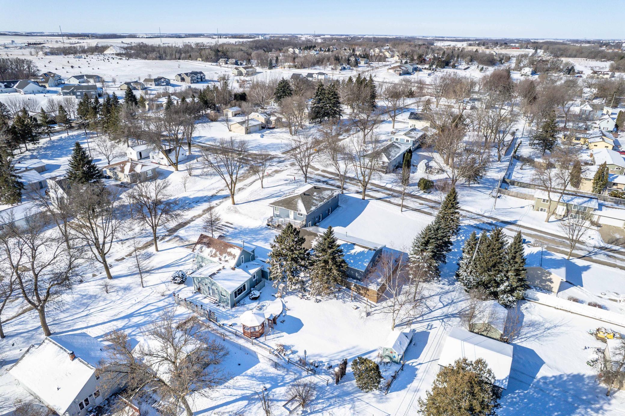 526 W Douglas Avenue