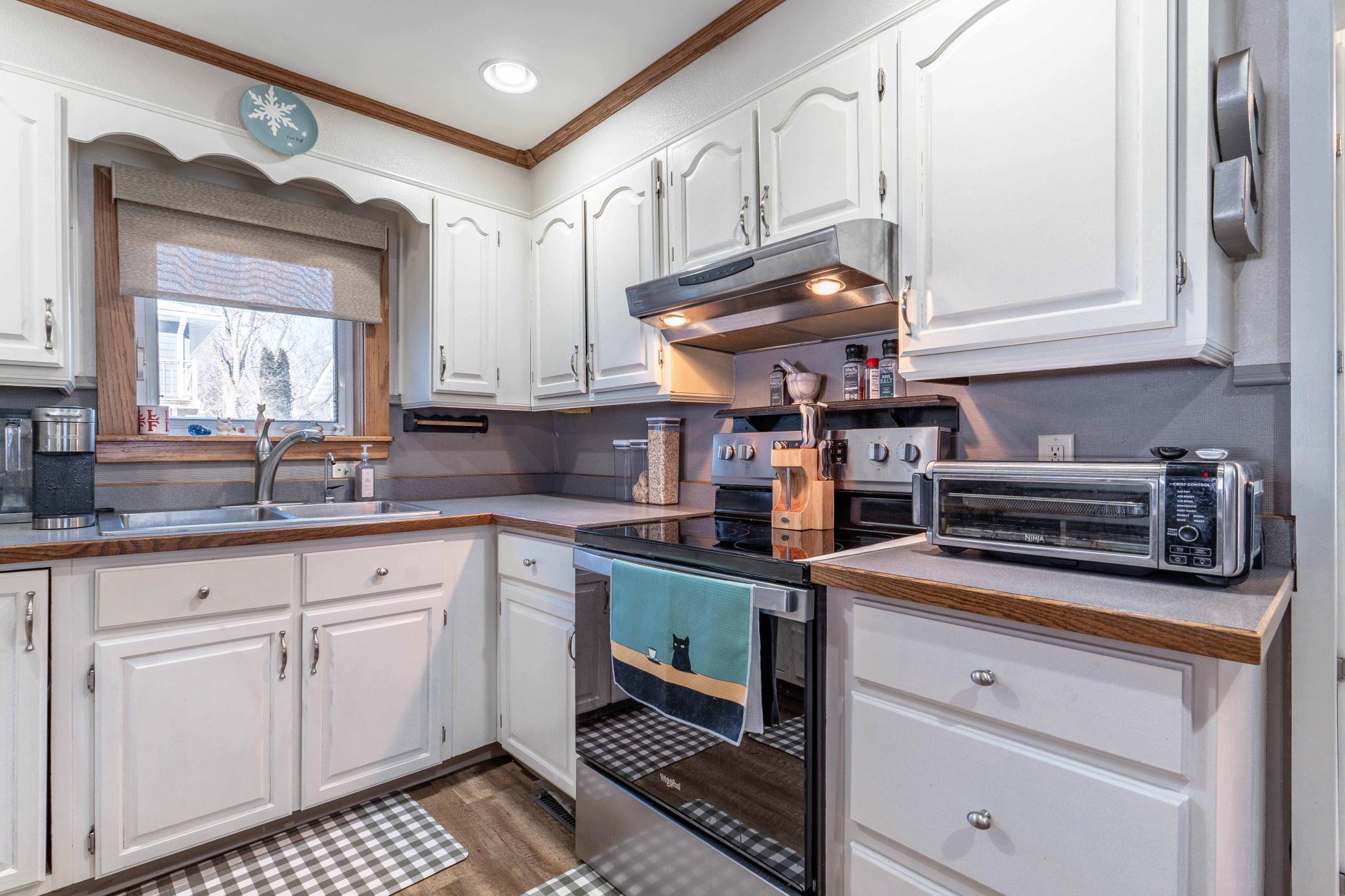 526 W Douglas Avenue