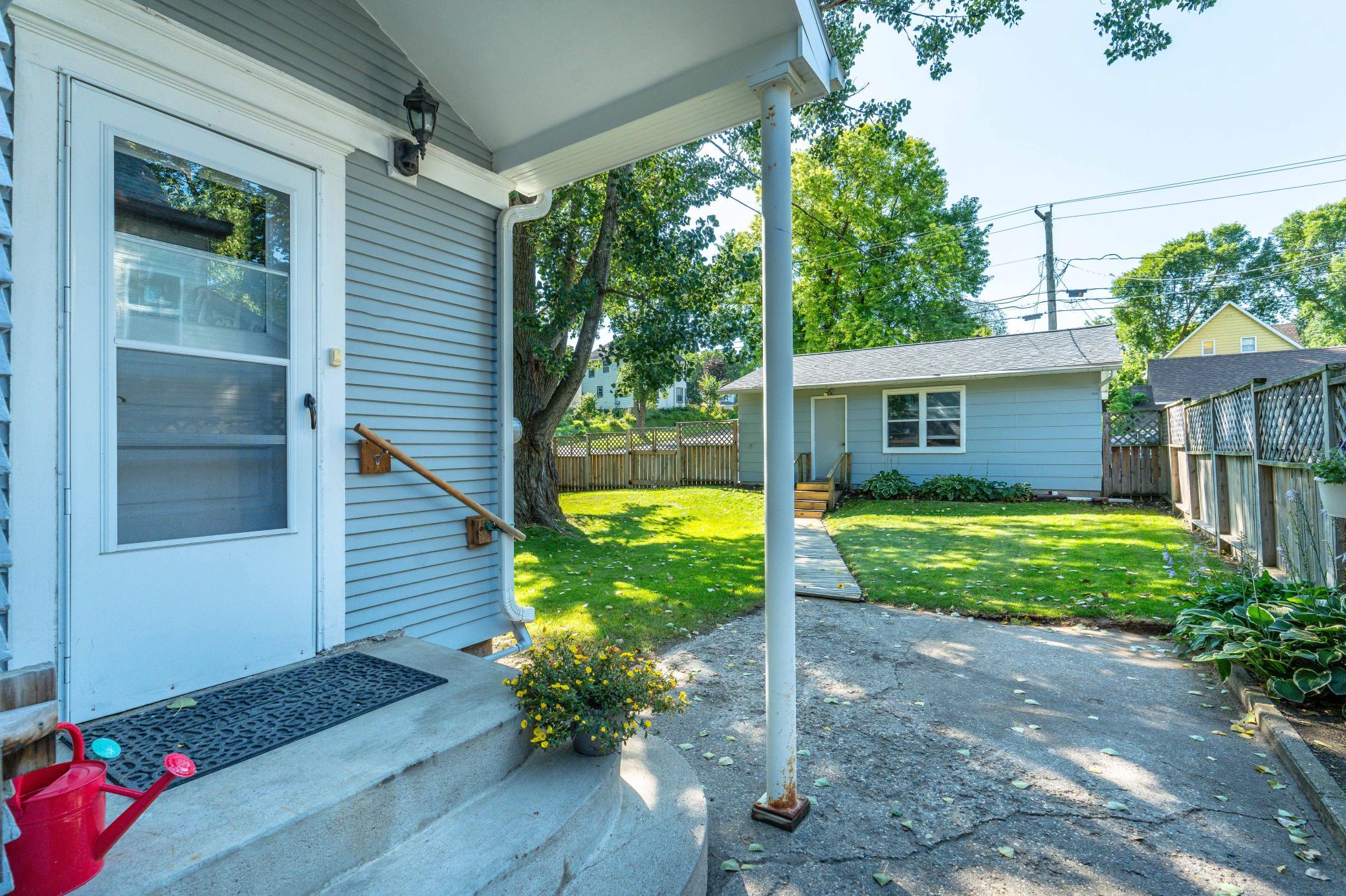 228 E Vernon Avenue
