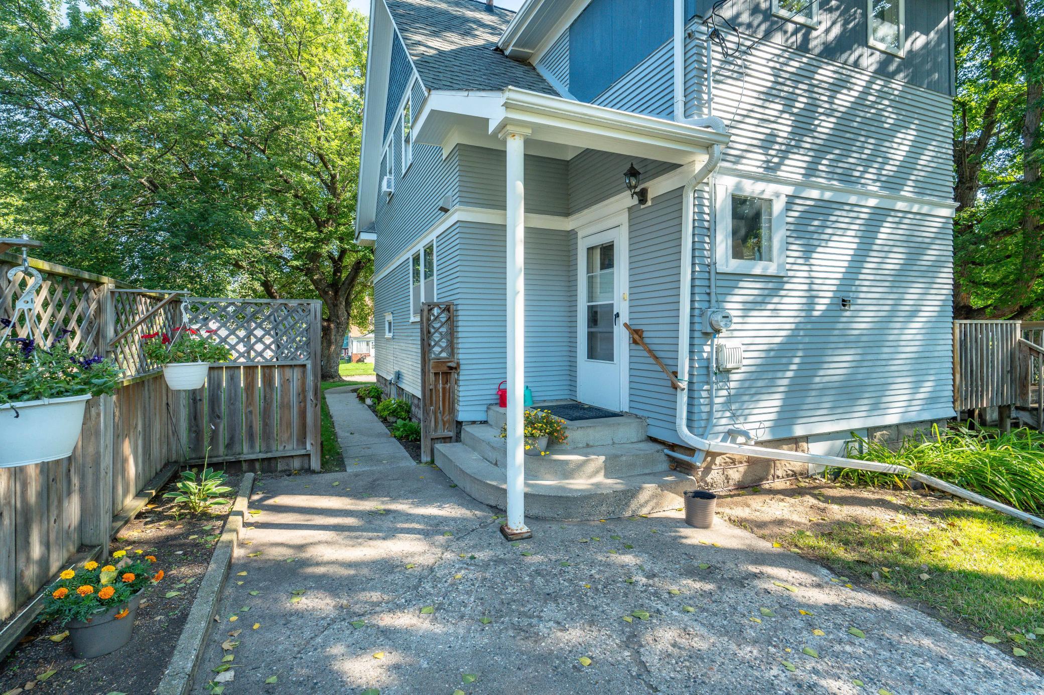 228 E Vernon Avenue