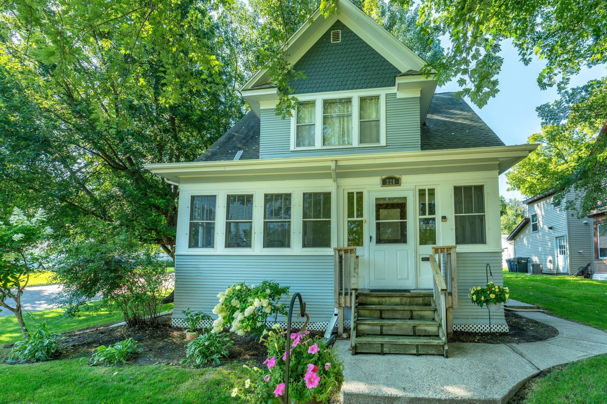 228 E Vernon Avenue