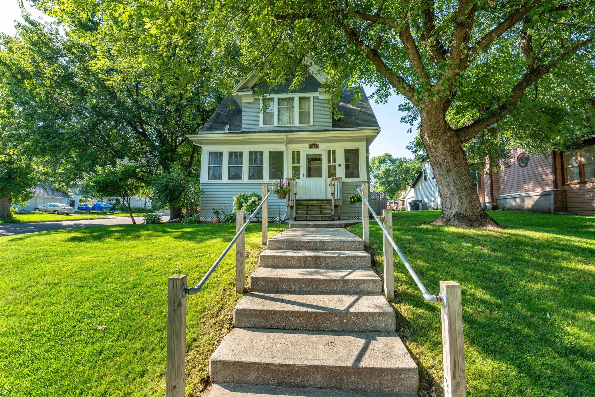 228 E Vernon Avenue