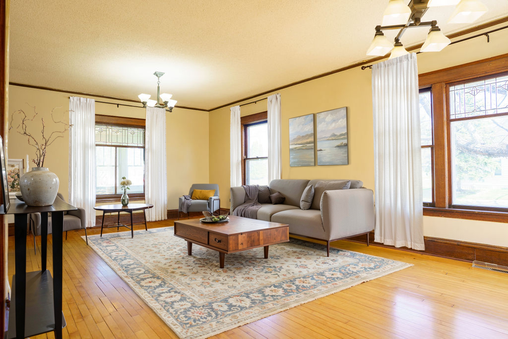 228 E Vernon Avenue