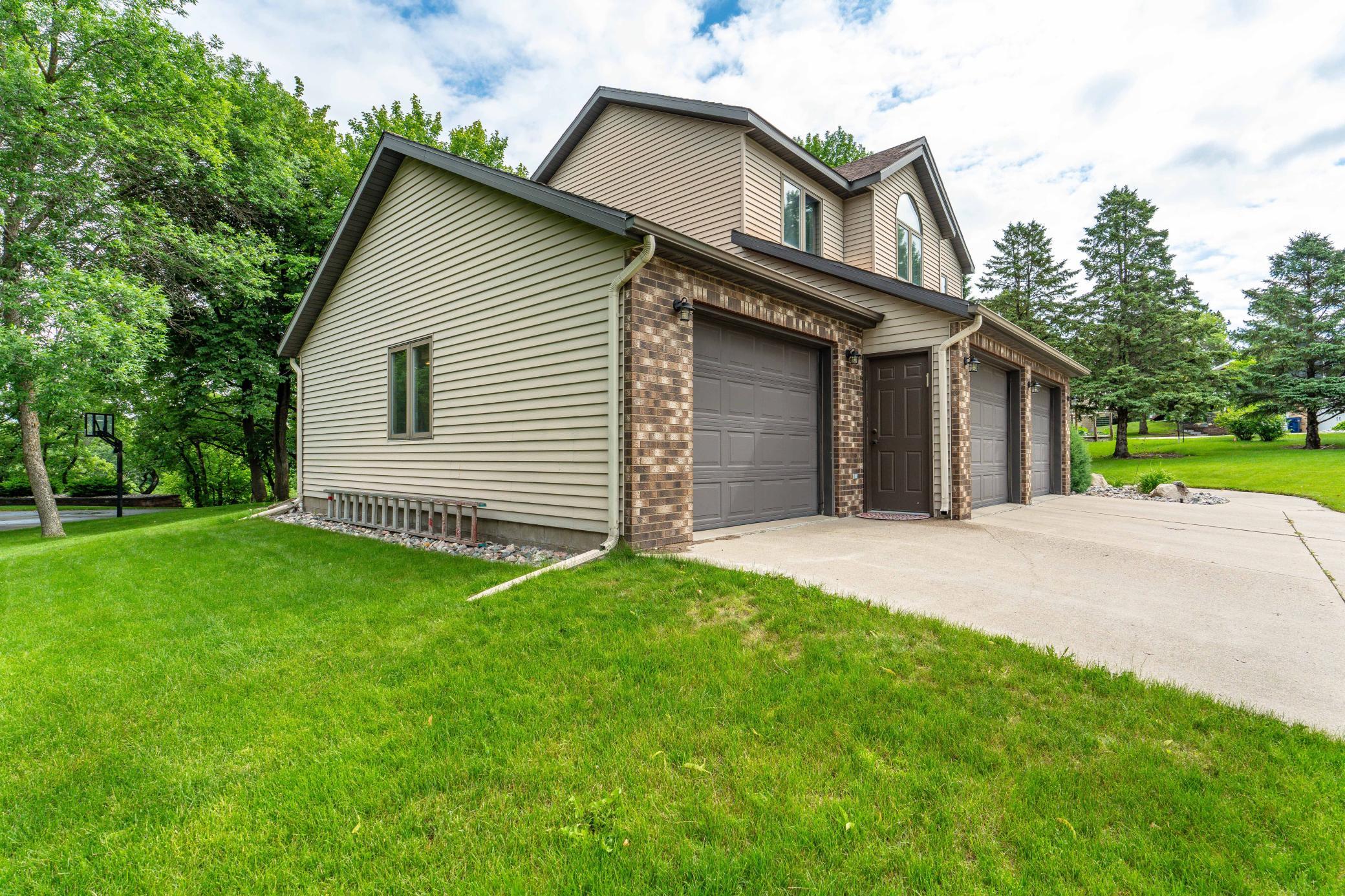 1098 Westside Drive