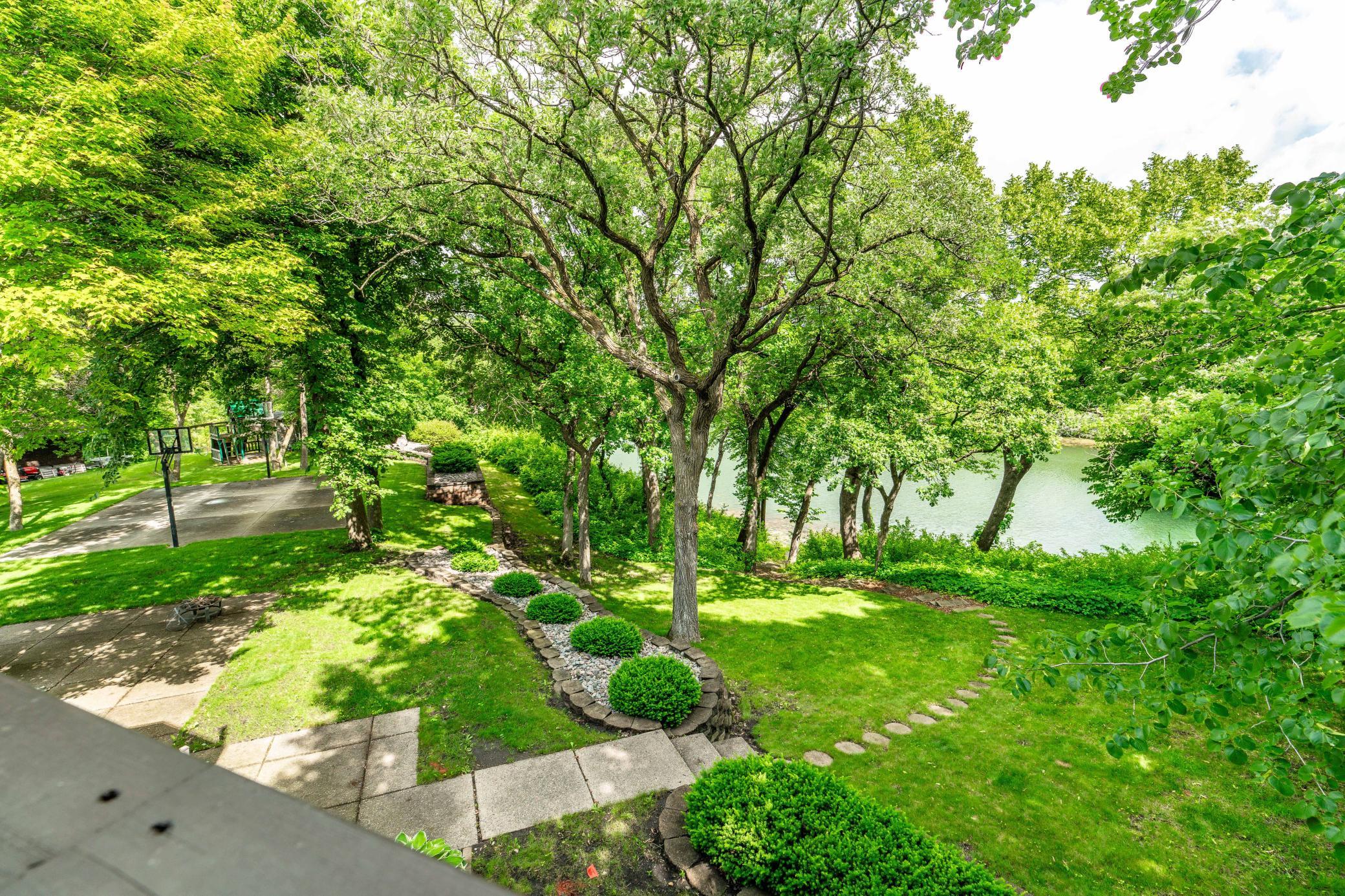 1098 Westside Drive