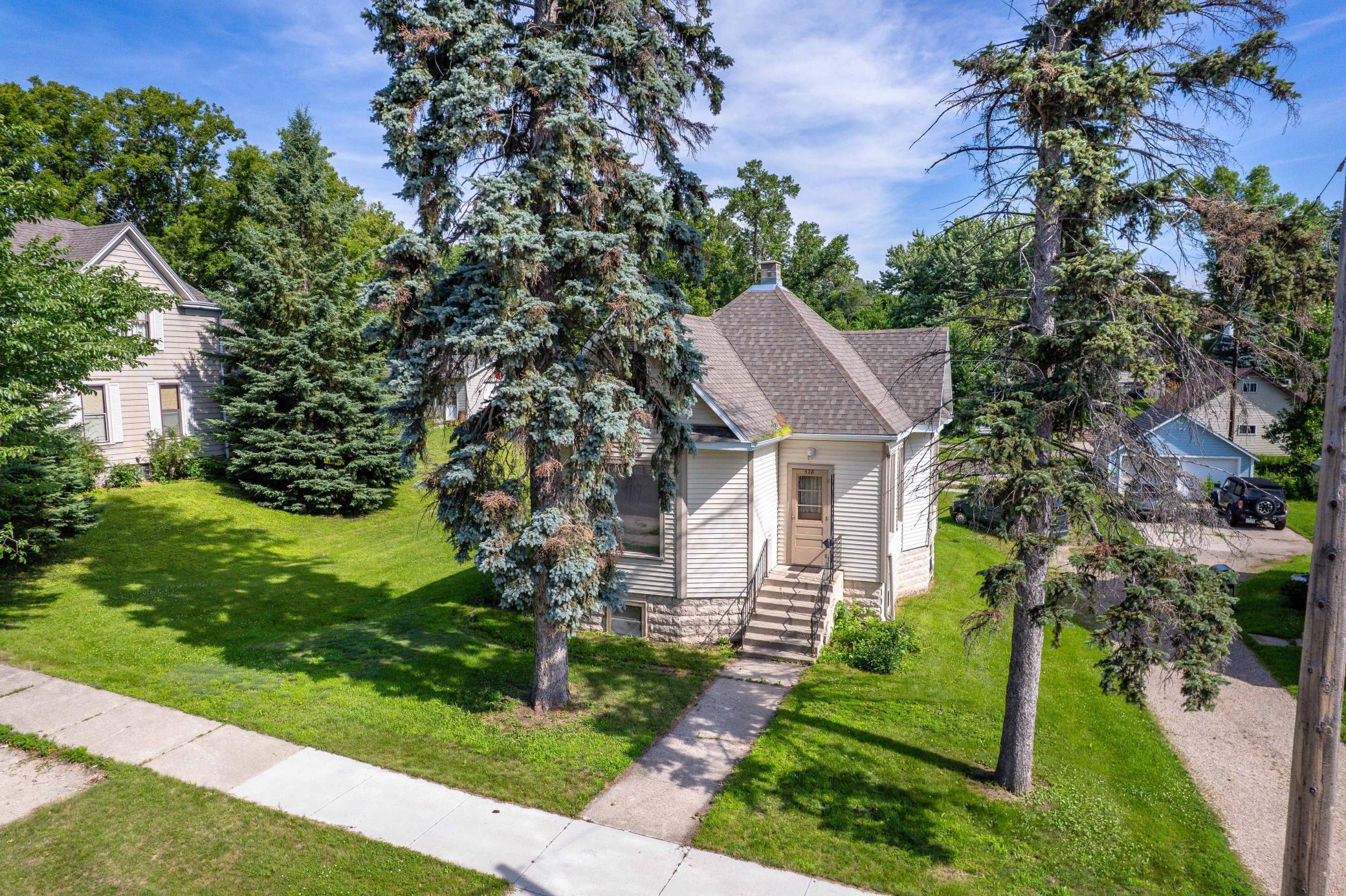 528 W Summit Avenue