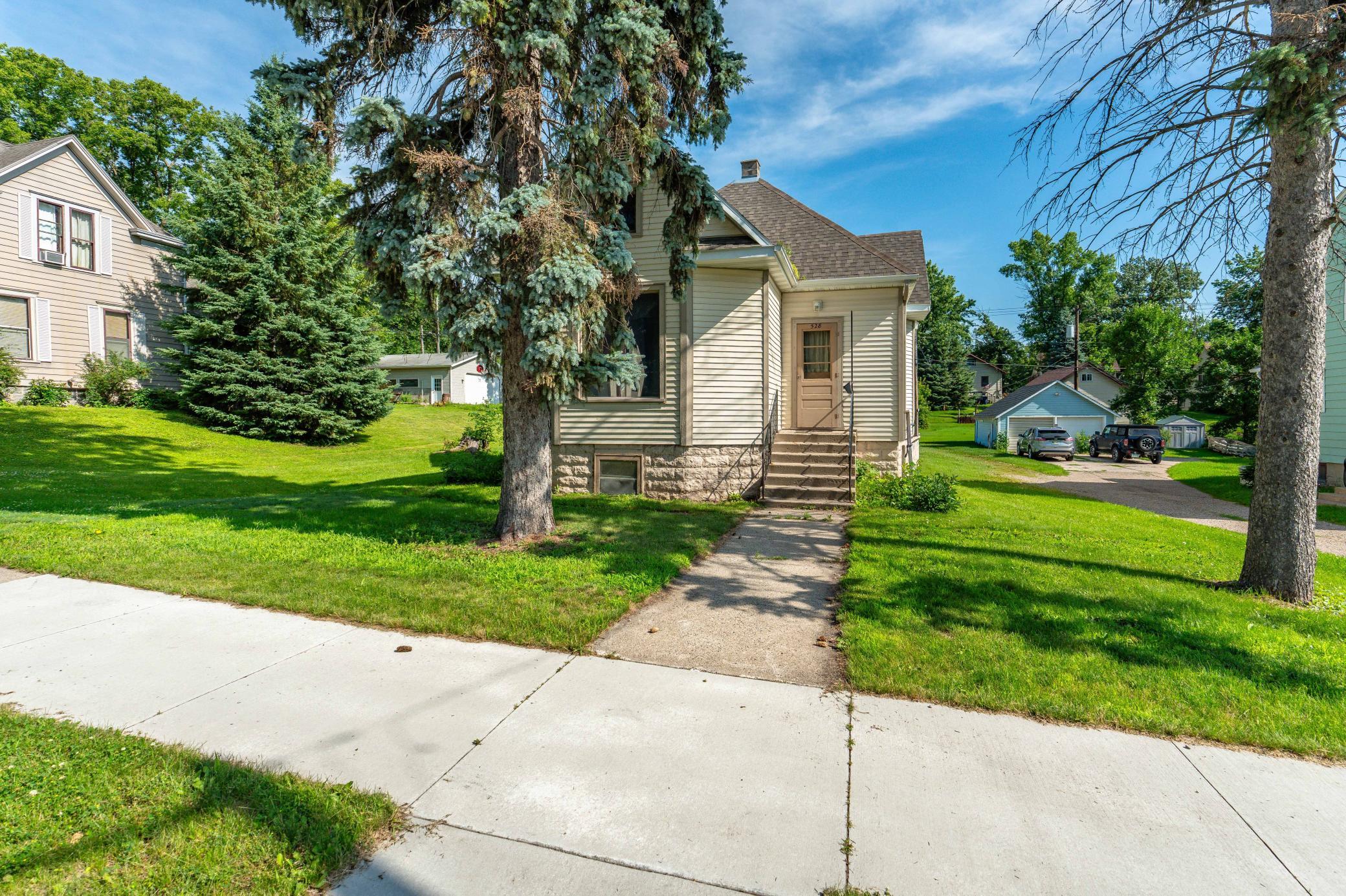 528 W Summit Avenue