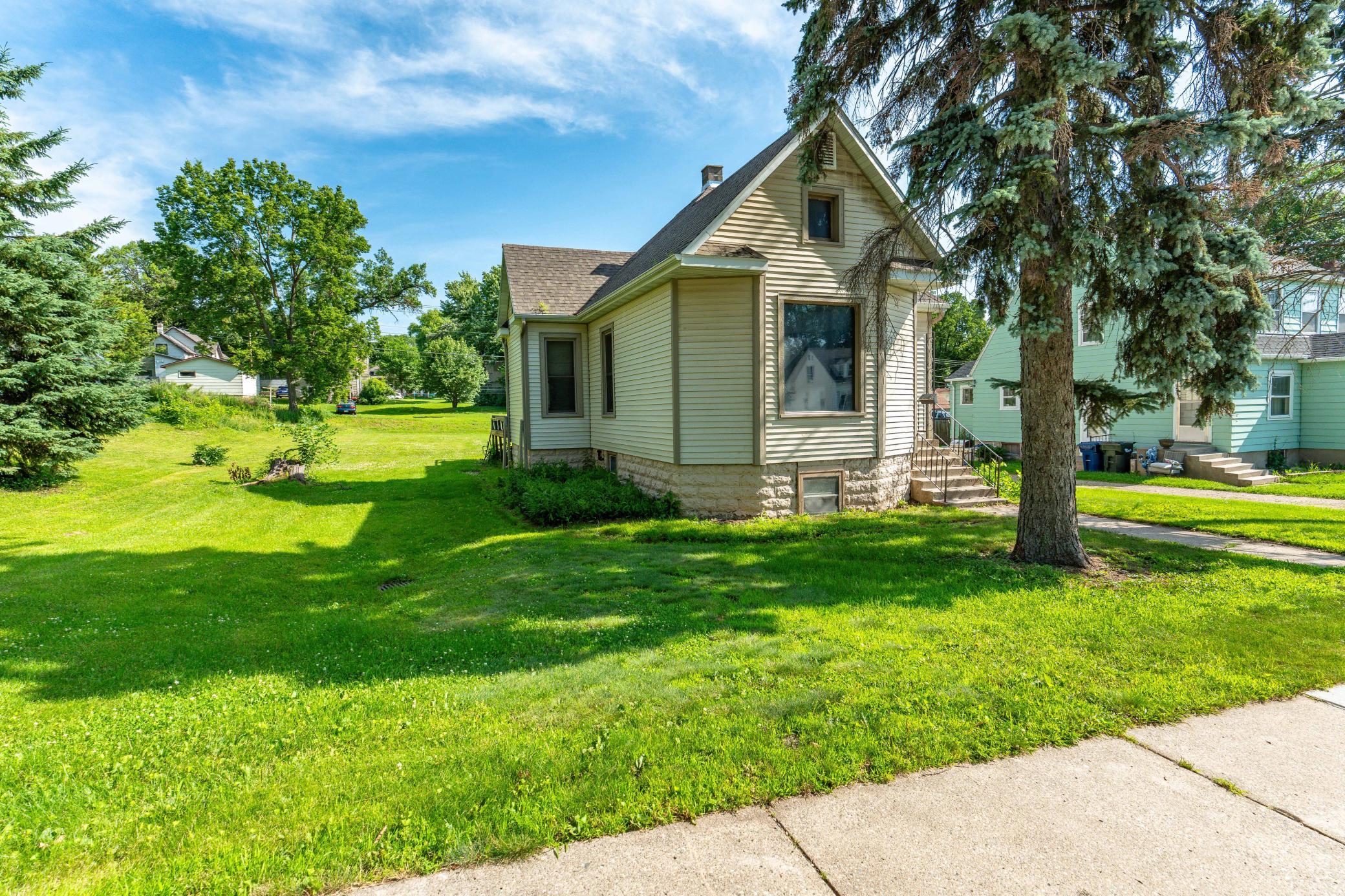 528 W Summit Avenue