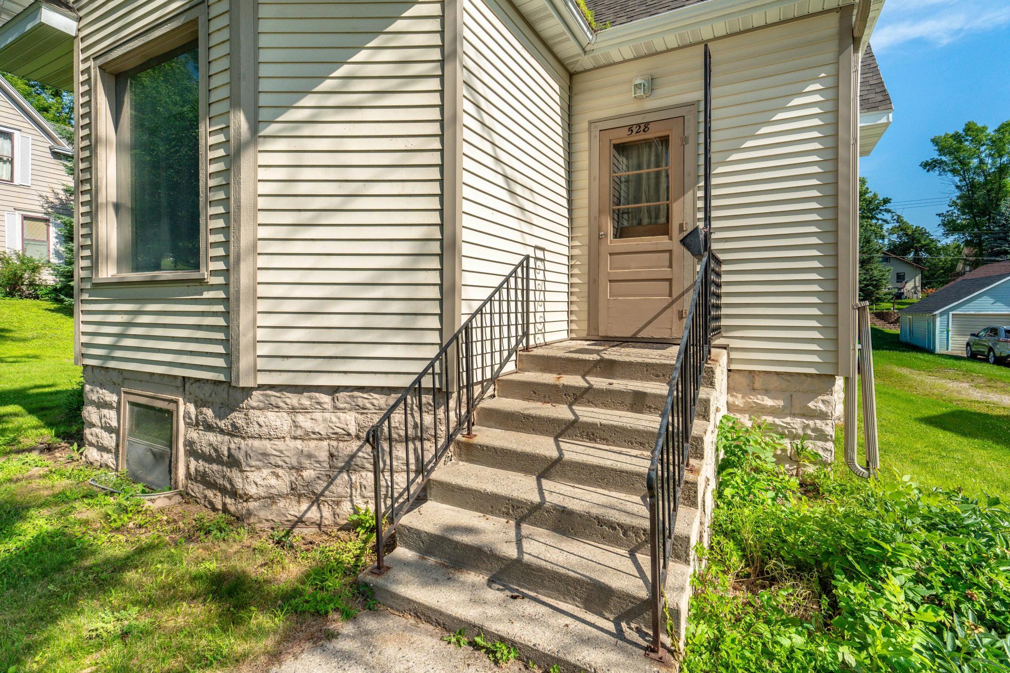 528 W Summit Avenue