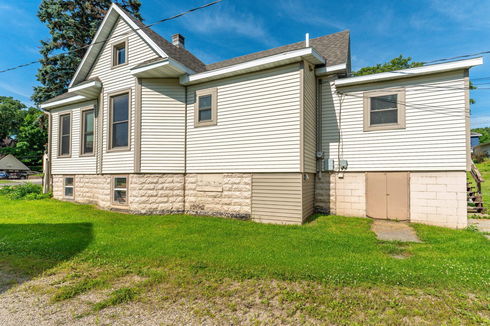 528 W Summit Avenue