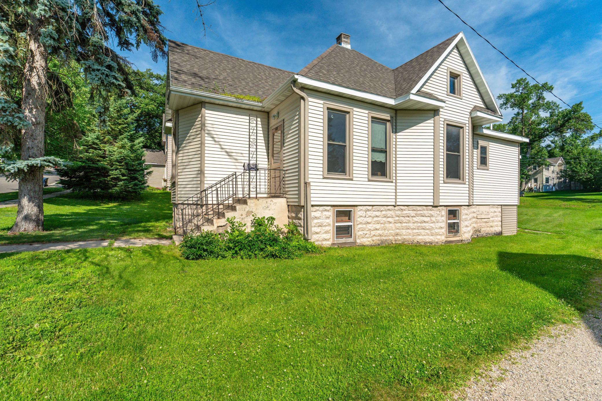 528 W Summit Avenue