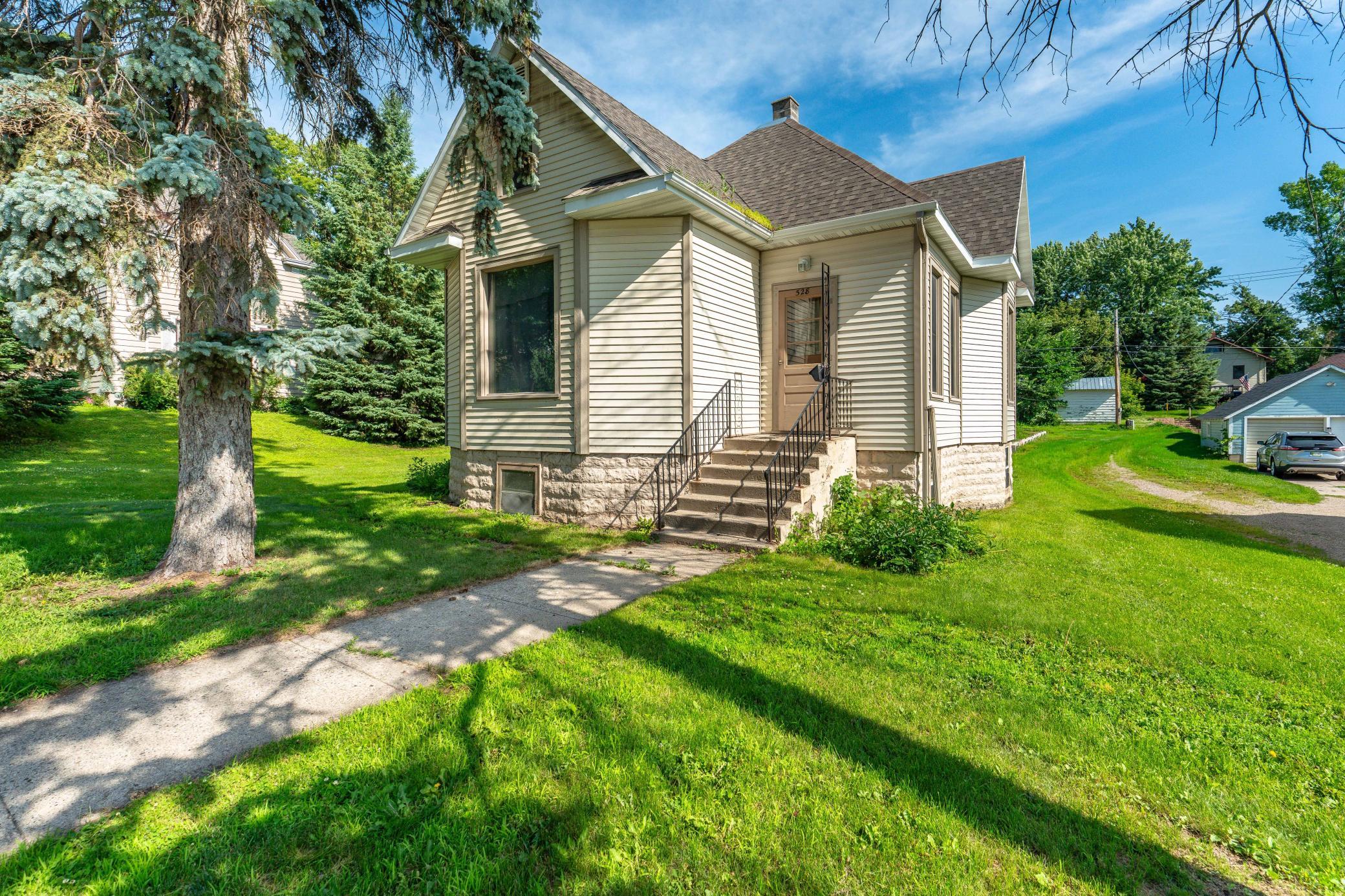 528 W Summit Avenue