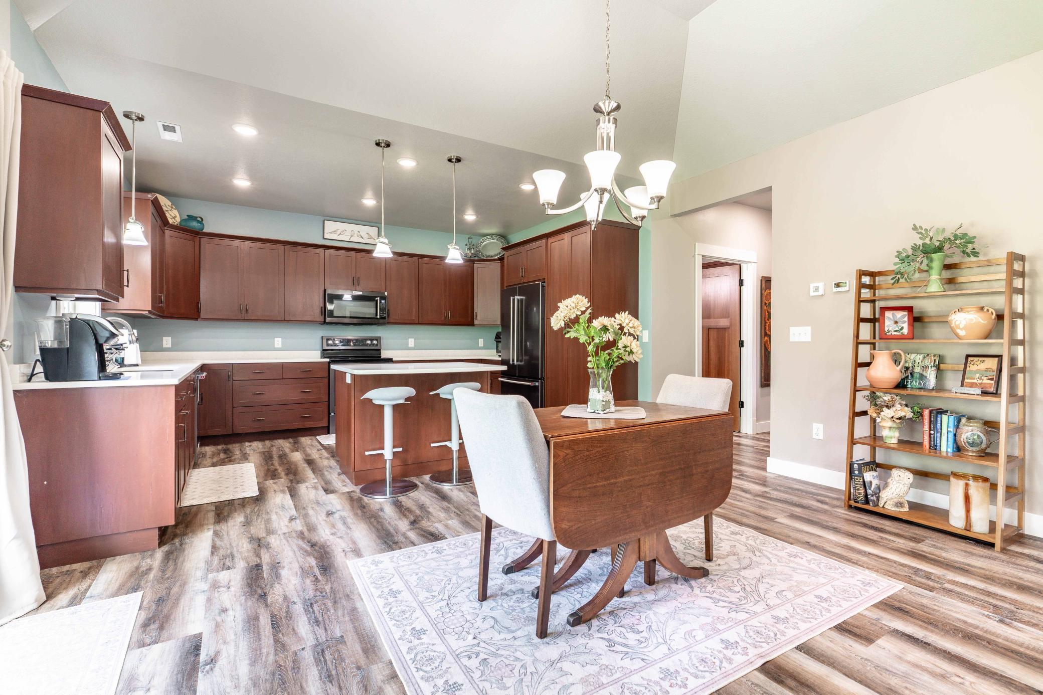 740 Oak Trail