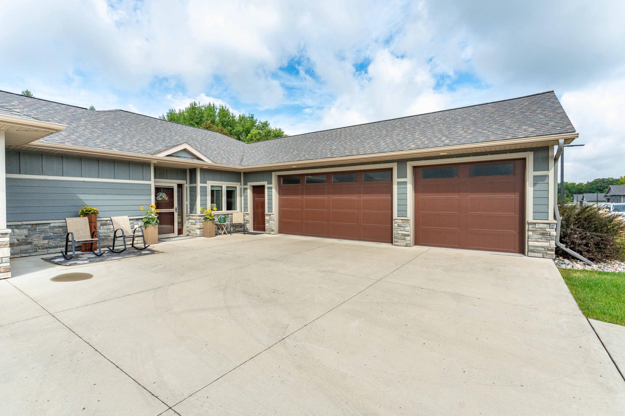 740 Oak Trail