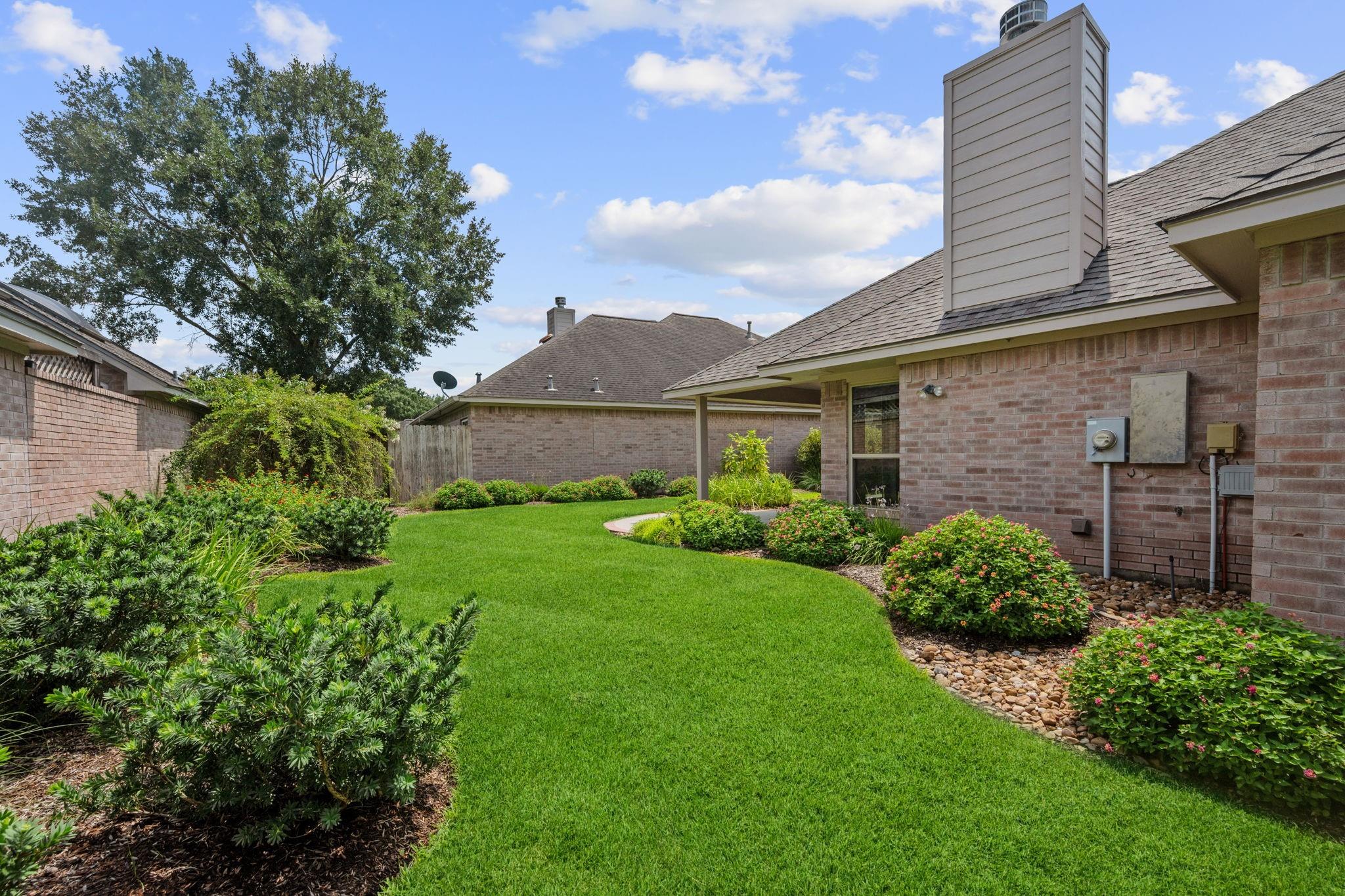 2722 N Strathford Lane N